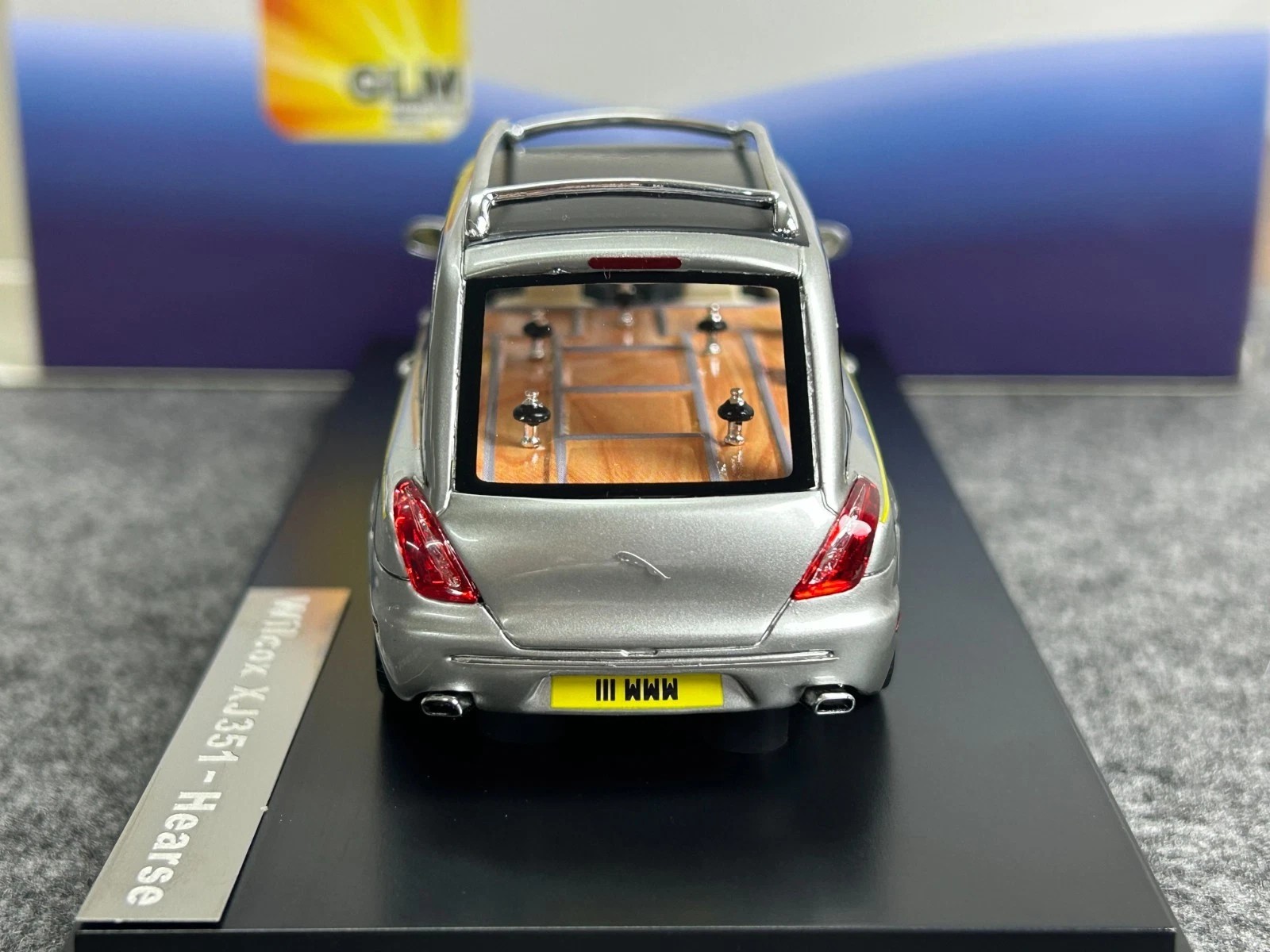GLM 1/43 Jaguar XJ (X351) Hearse Wilcox Eagle Resin Car Model Silver Collection