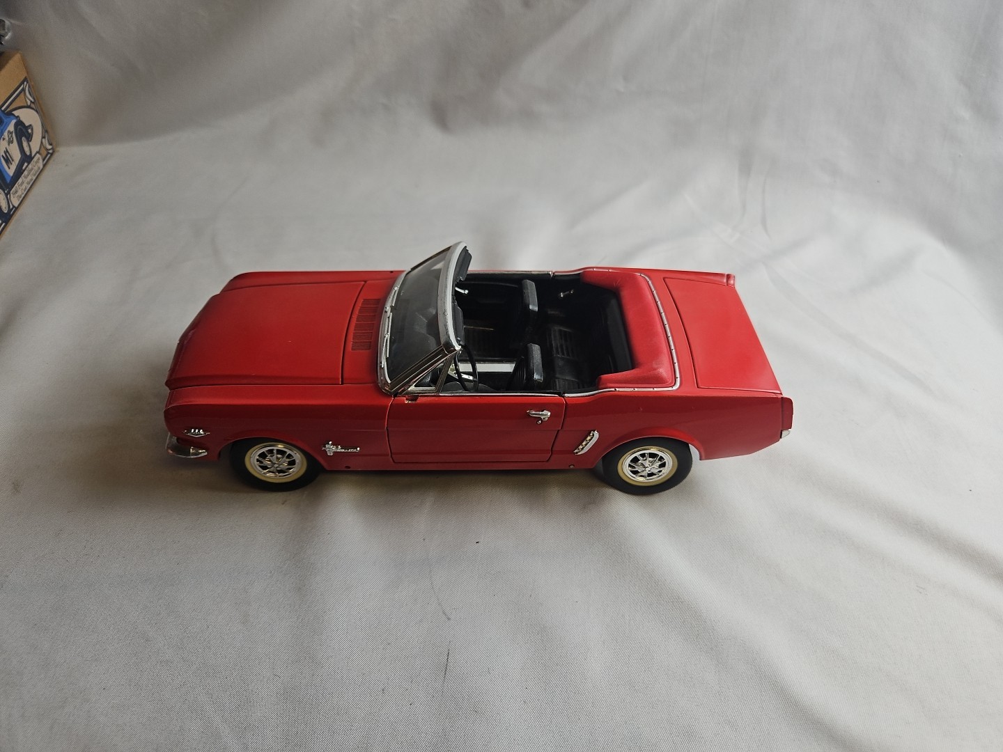 MIRA Golden Line Collection 1965 Ford Mustang die-cast 1:18 scale model #BXU
