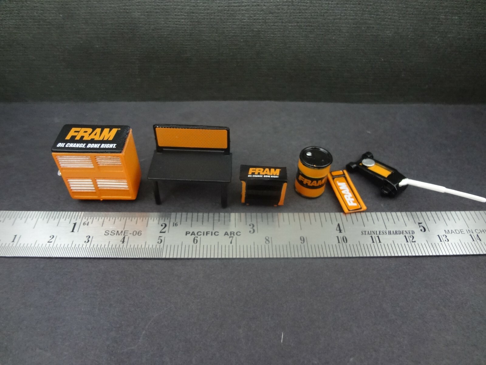 1:64 Scale FRAM Oil Shop Tools – Garage equipment – Diorama Accessories 6 pcs