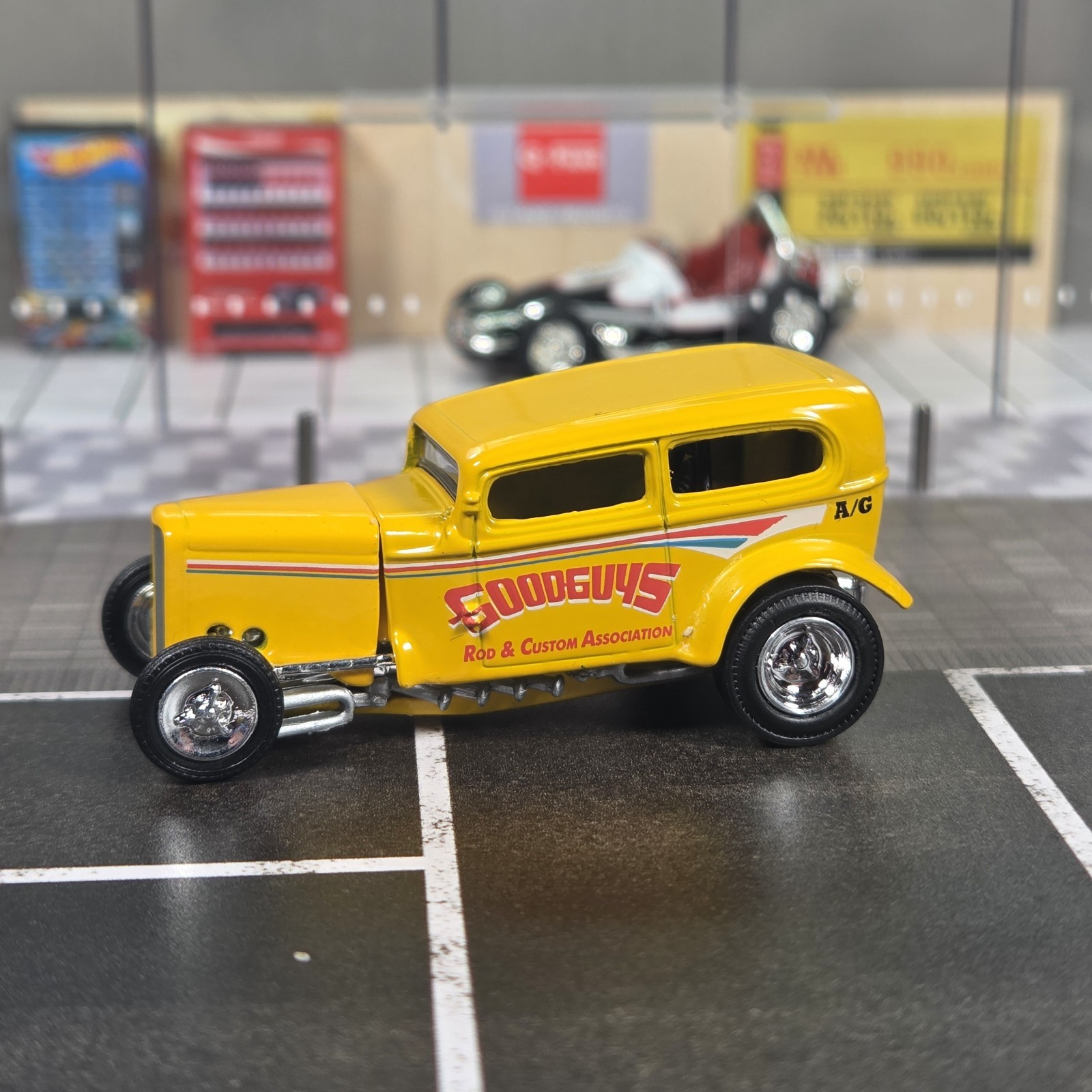 1:64 Hot Wheels LE 1932 32 Ford Vicky Yellow Goodguys Rod & Custom Association