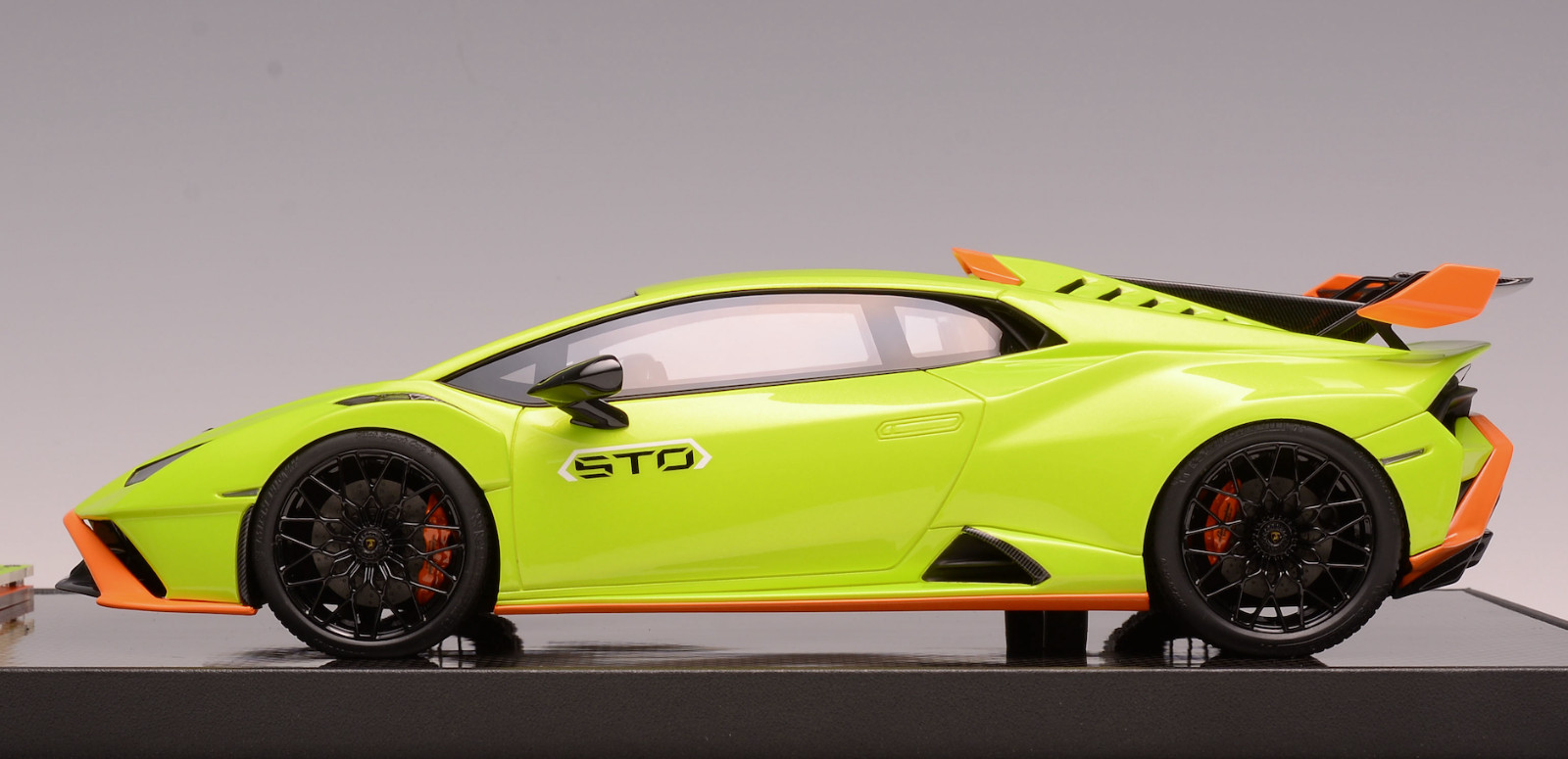 1/18 Ivy Models Lamborghini Huracan STO Gloss Green /Orange Accent Carbon 15 pcs