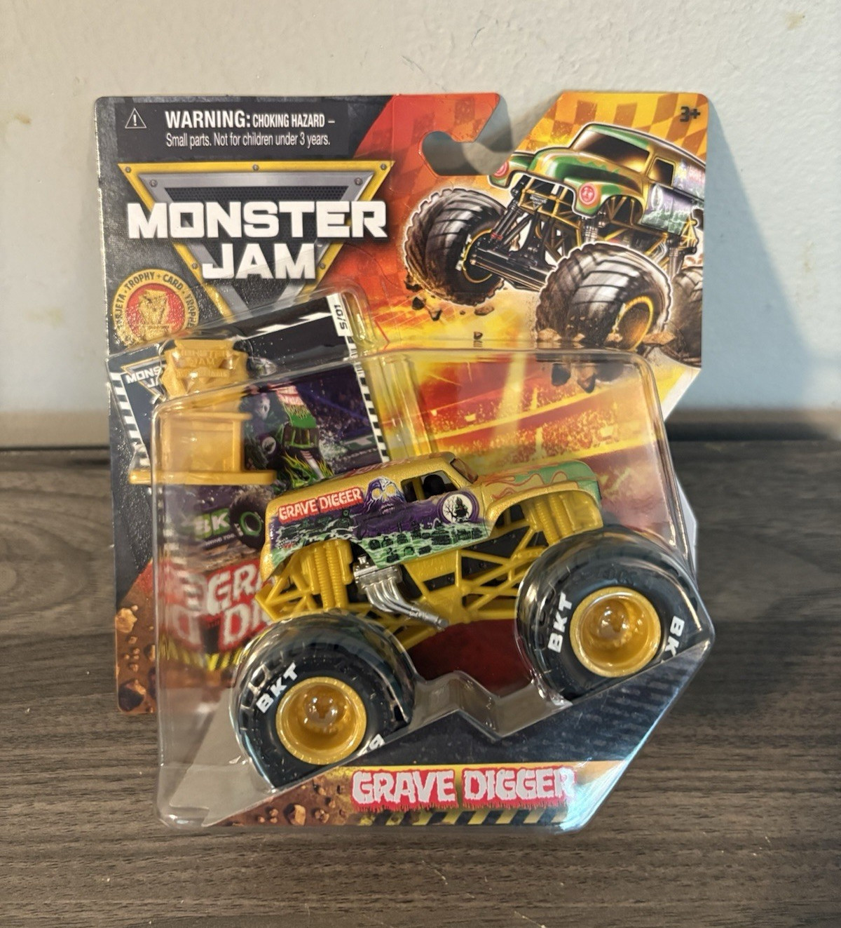 Monster Jam Grave Digger Gold Trophy Card Series 1