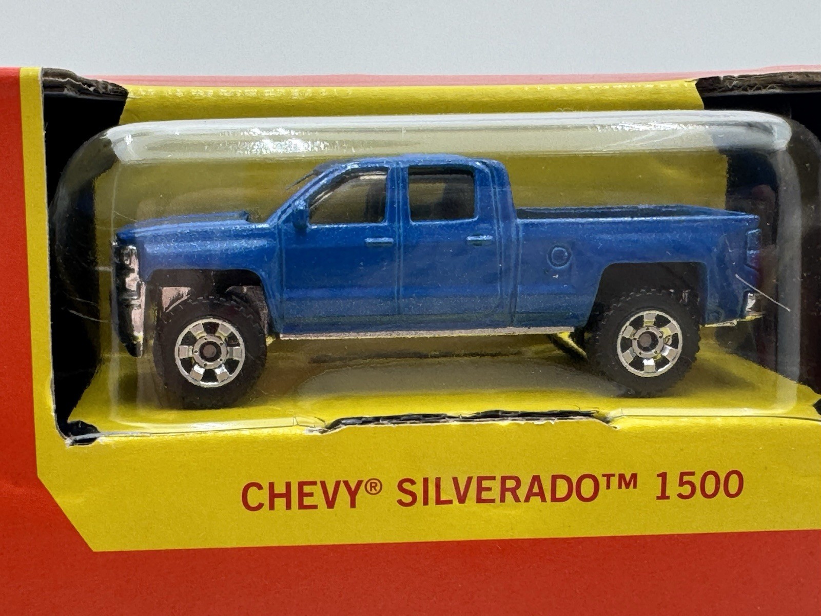 Matchbox Action Drivers Auto Shop Play Set w/ Chevy Silverado – 1:64 Diecast Car