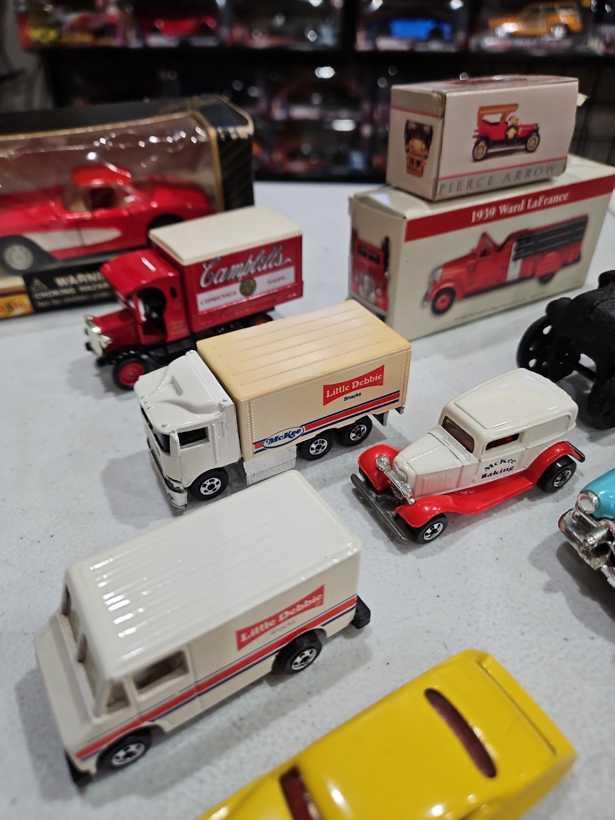 Lot Of 12 Die Cast Vehicles – YOU GET ALL 12 IN PICTURES – AS IS – FREE SHIPPIN