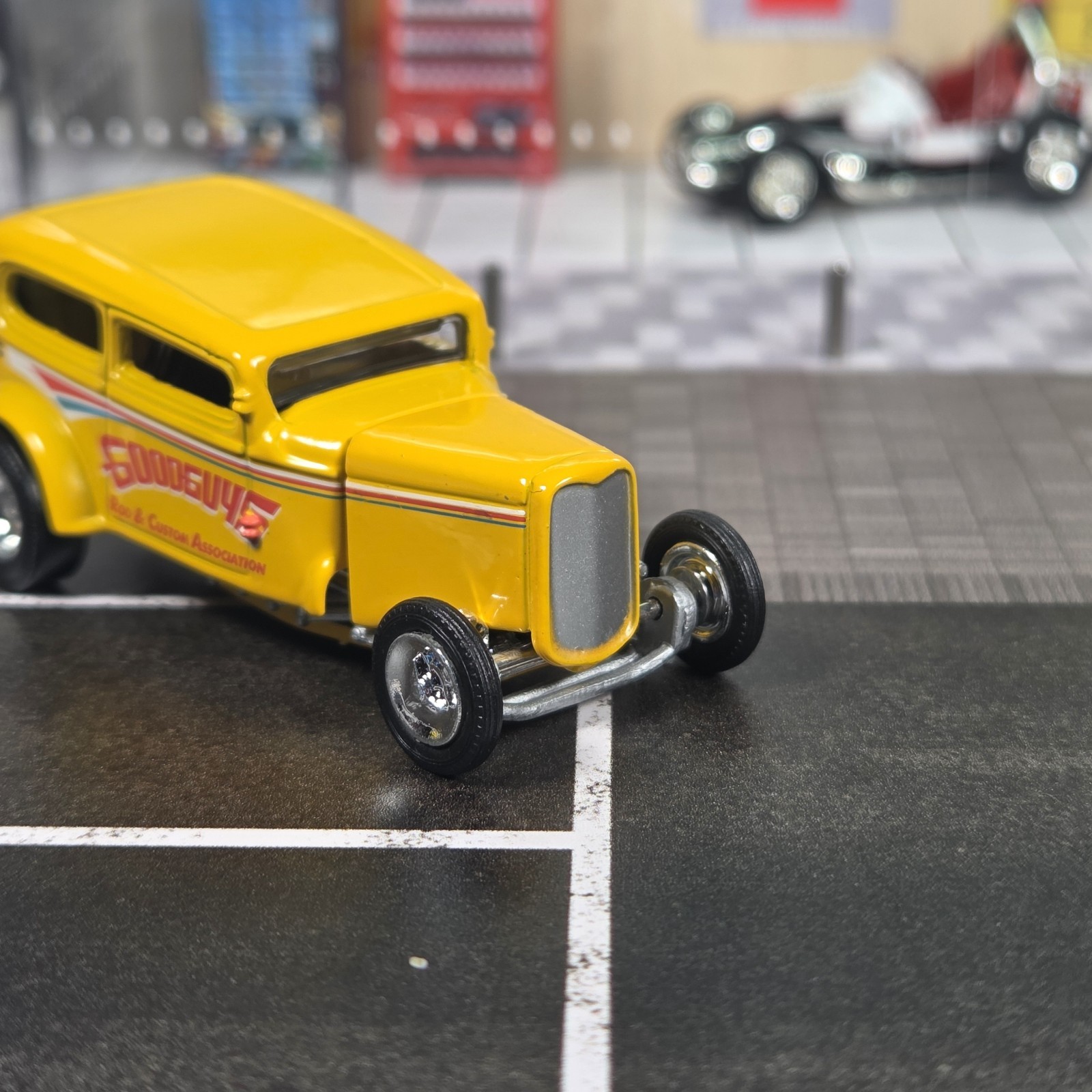 1:64 Hot Wheels LE 1932 32 Ford Vicky Yellow Goodguys Rod & Custom Association