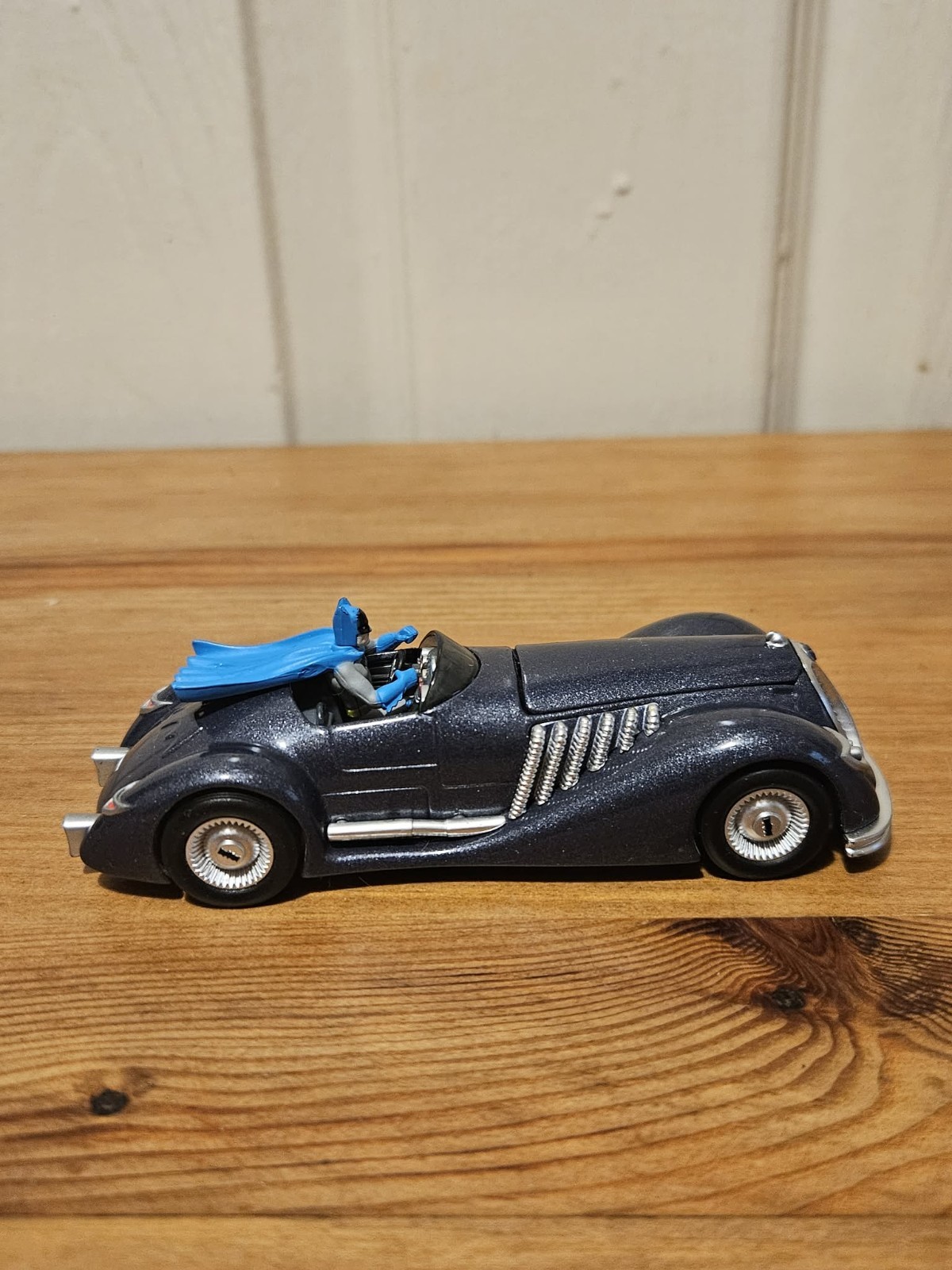 Corgi BATMAN: 1940’s DC Comics BATMOBILE ~ Model No. 77317 ~ Scale 1:43