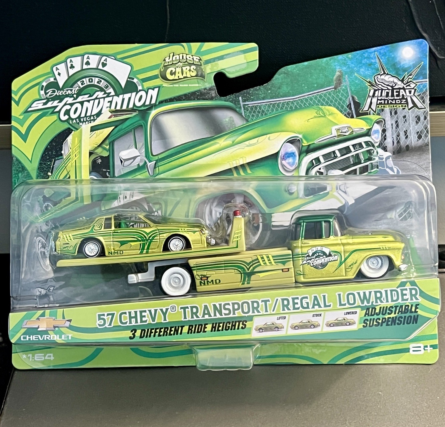 Maisto Die Cast Super Convention ’57 Chevy Transport / Regal Lowrider 1:64