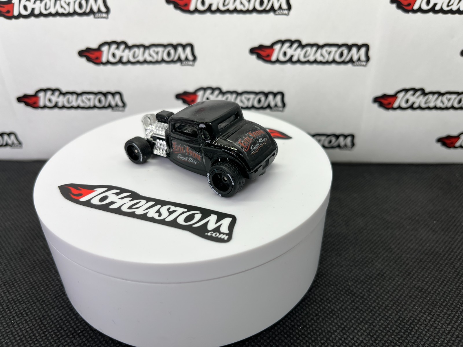Hot Wheels ’32 Ford Custom Evil Iron Speed Shop Pin UP Rat Rod Real Riders, Card