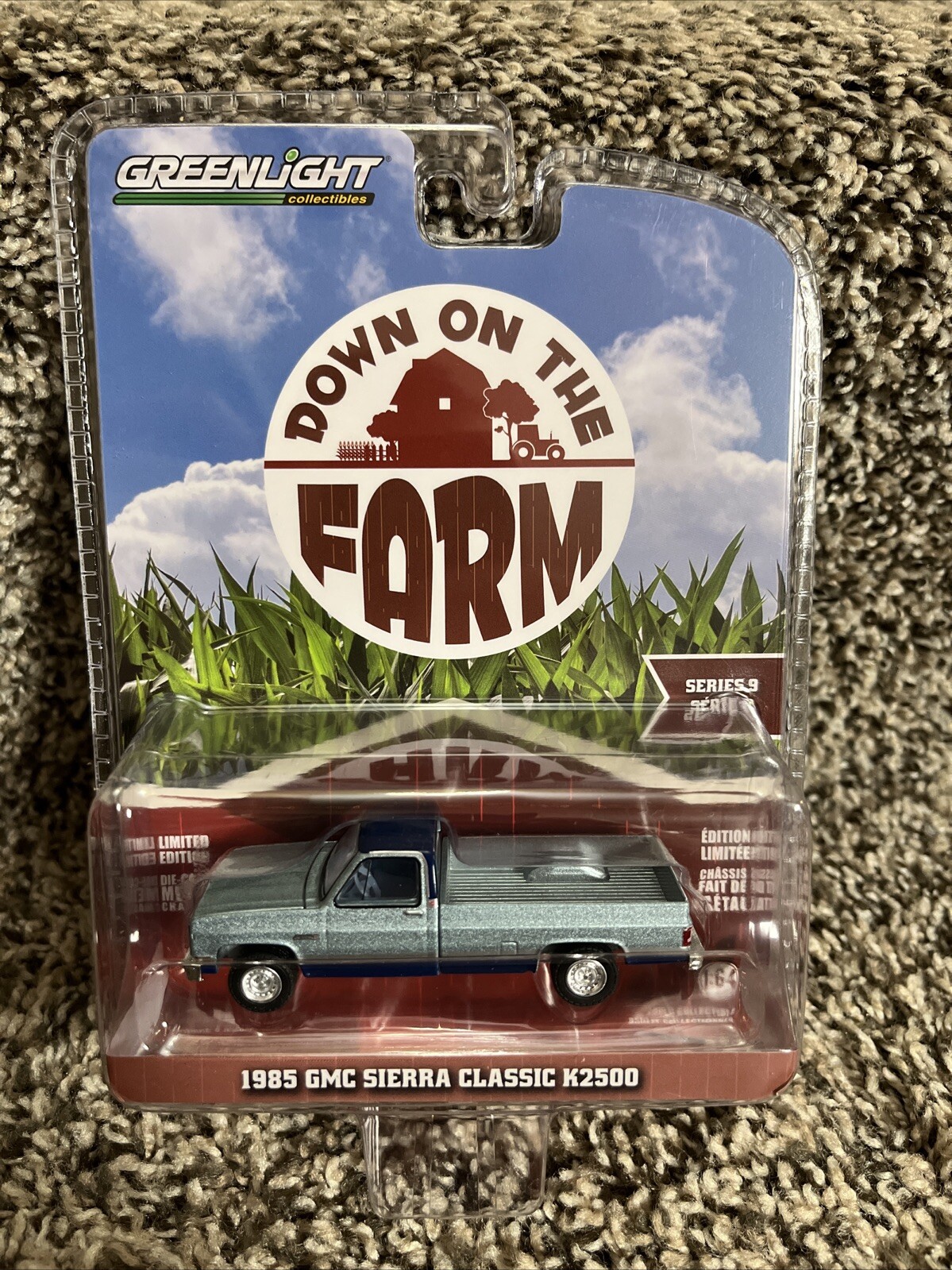 1:64 Greenlight 1985 GMC Sierra Classic K2500 Diecast Down On The Farm NEW!!