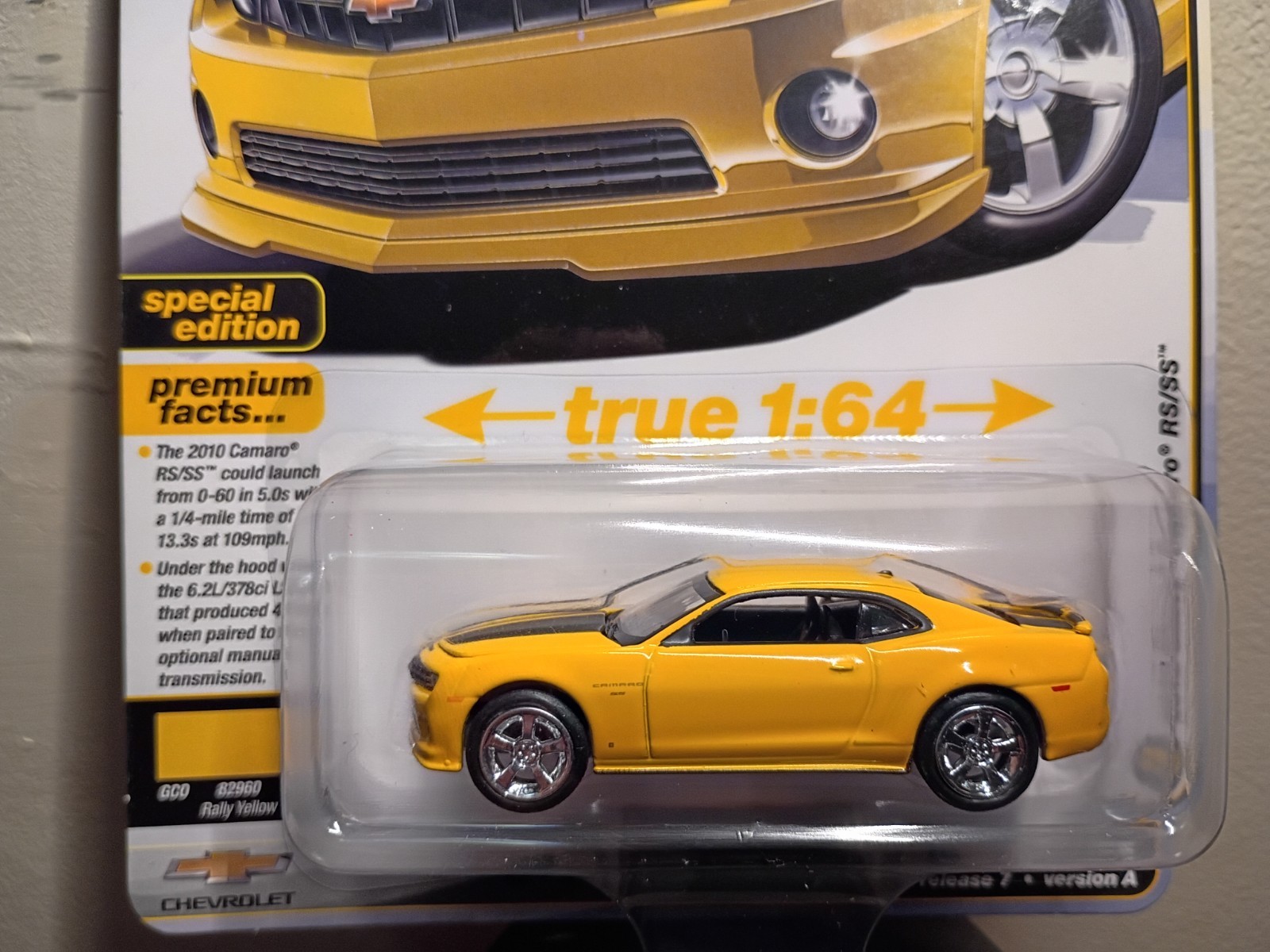 Auto World Modern Muscle 2010 Chevy Camaro RS/SS Premium Series 3 Yellow Diecast
