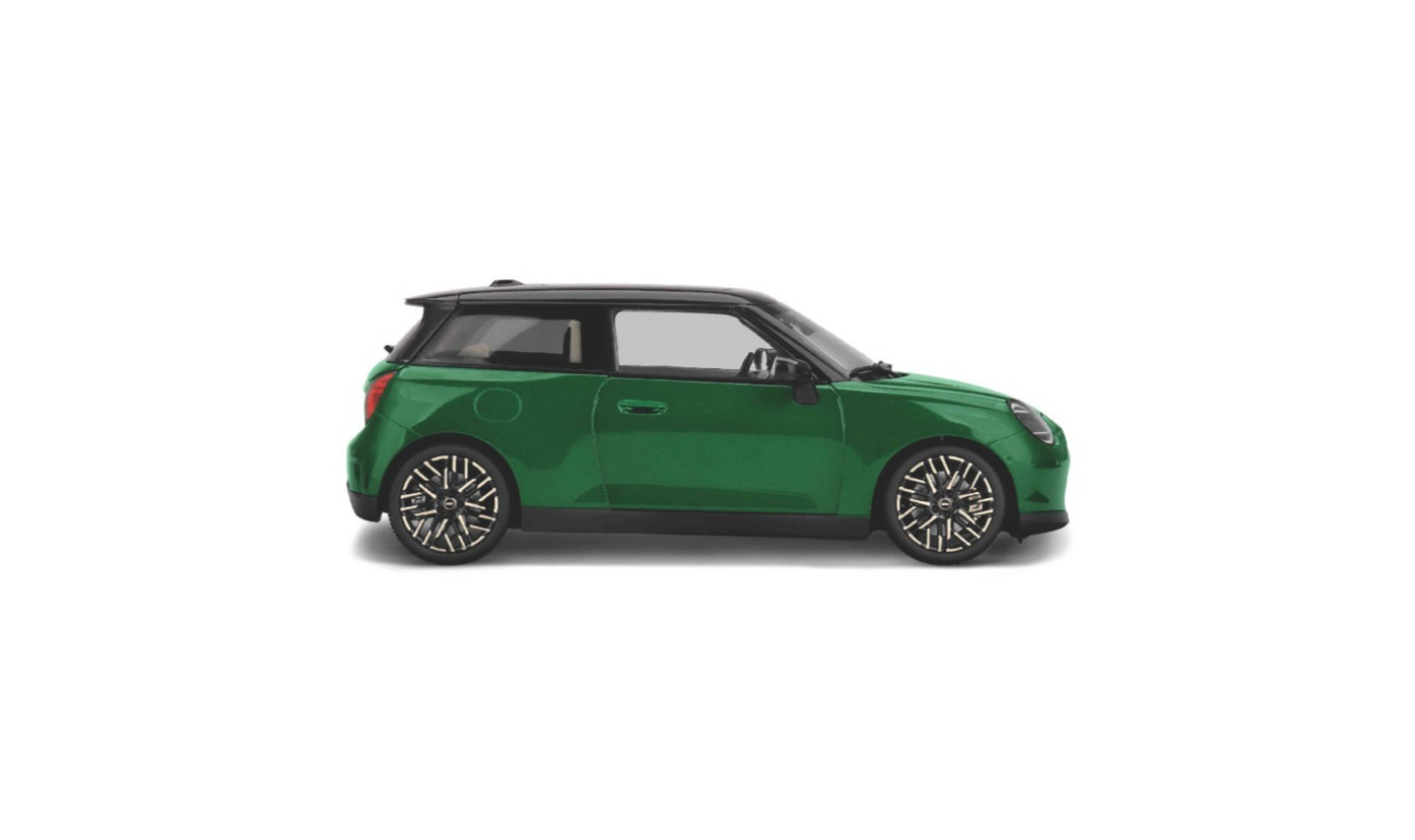 NEW MINI 1:18 DIECAST MODEL – MINI COOPER SE IN BRITISH RACING GREEN 80435B5CFC1