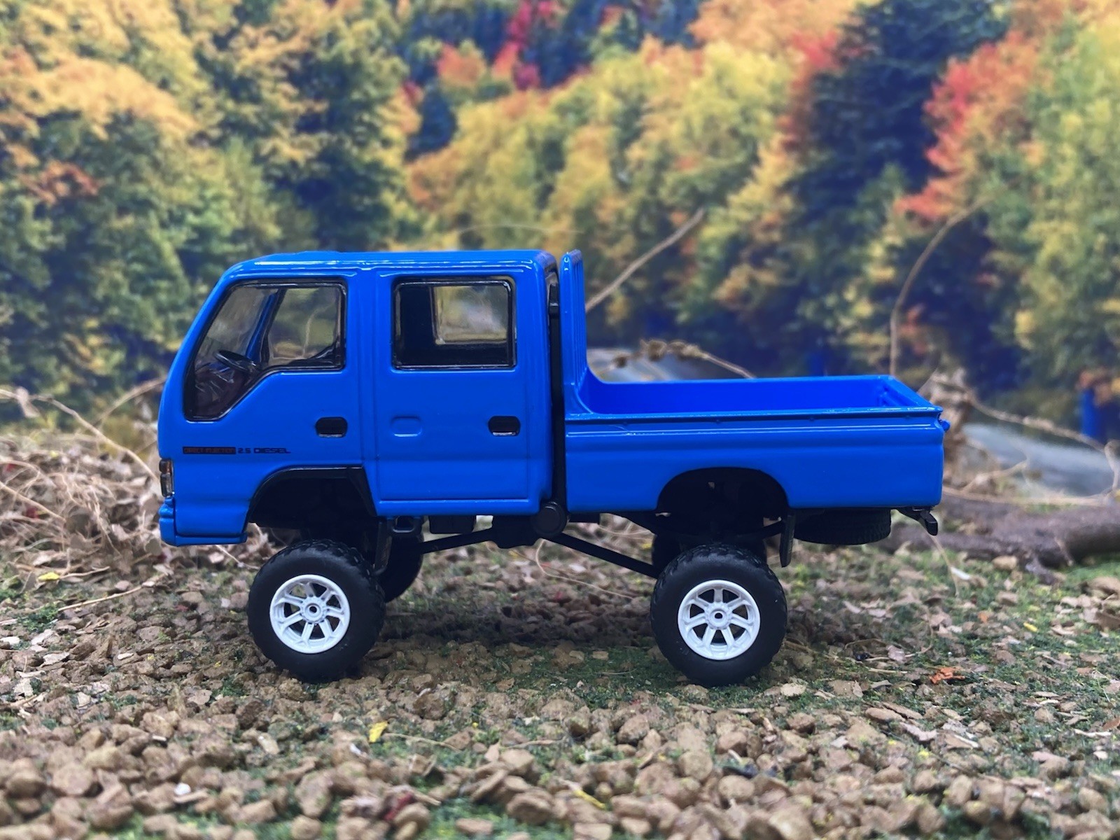 Isuzu NHR Lifted 4×4 Pickup Truck 1/64 Scale Massdi Diecast Custom Model1