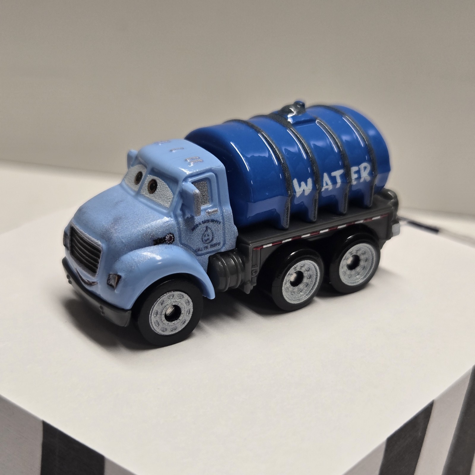 Disney Pixar Cars Mini Racer Mr. Drippy Water Tanker Truck Demolition Derby Loos