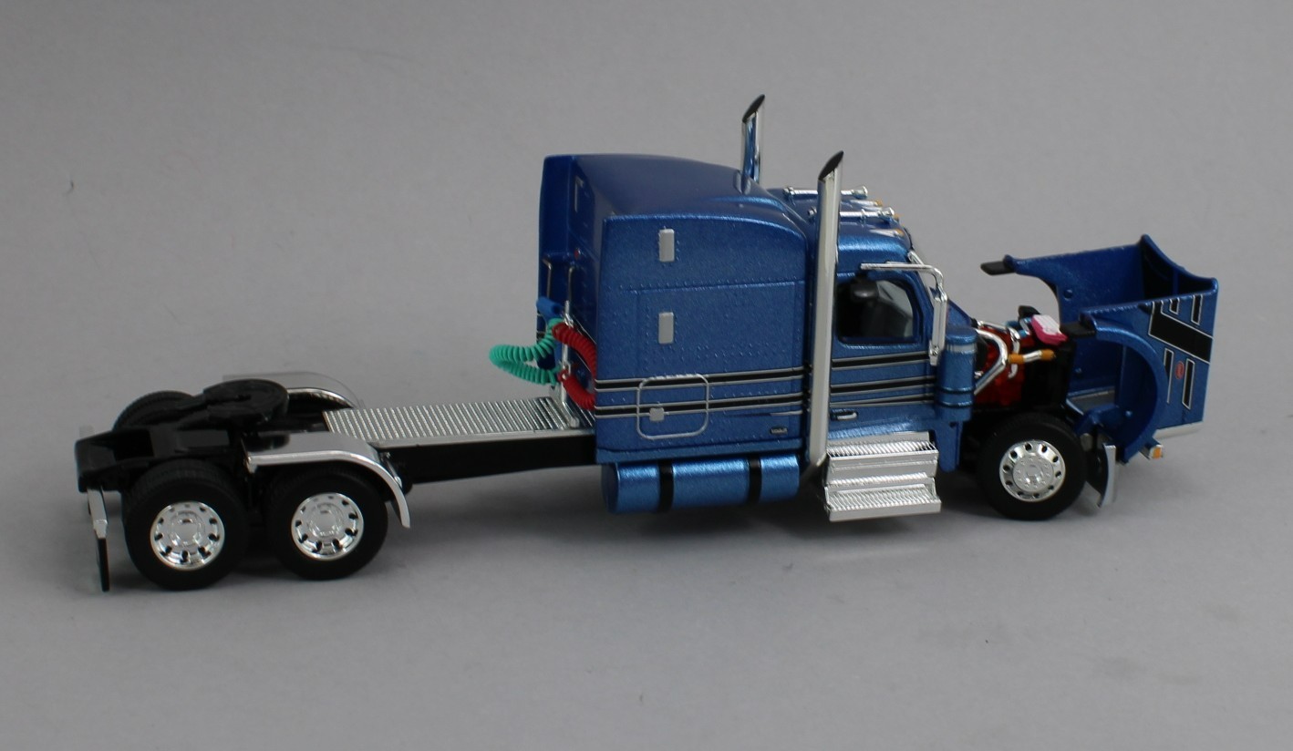 DCP 1:64 *BLUE & BLACK* Peterbilt 589 Midroof w/BLACK Wilsn Livestock Trailer