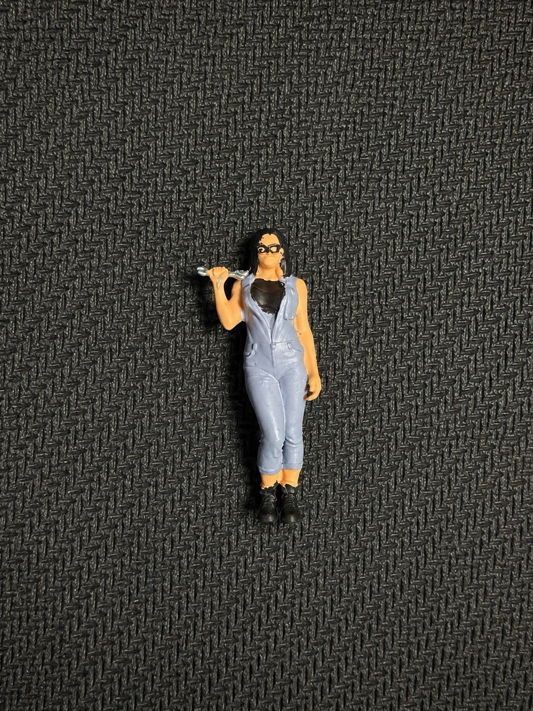 1:64 – Mechanic Female Figure – Diecast & Farm Dioramas – Hand Painted – Gray