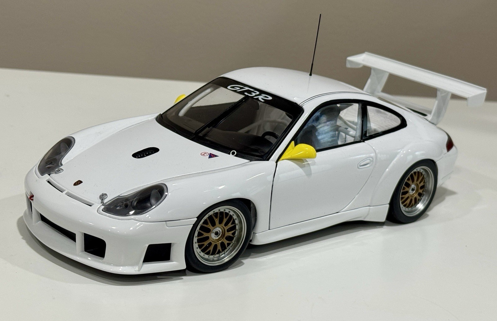 1/18 Scale AutoArt – Porsche 911 GT3 R 996 White No Decals Diecast with Box