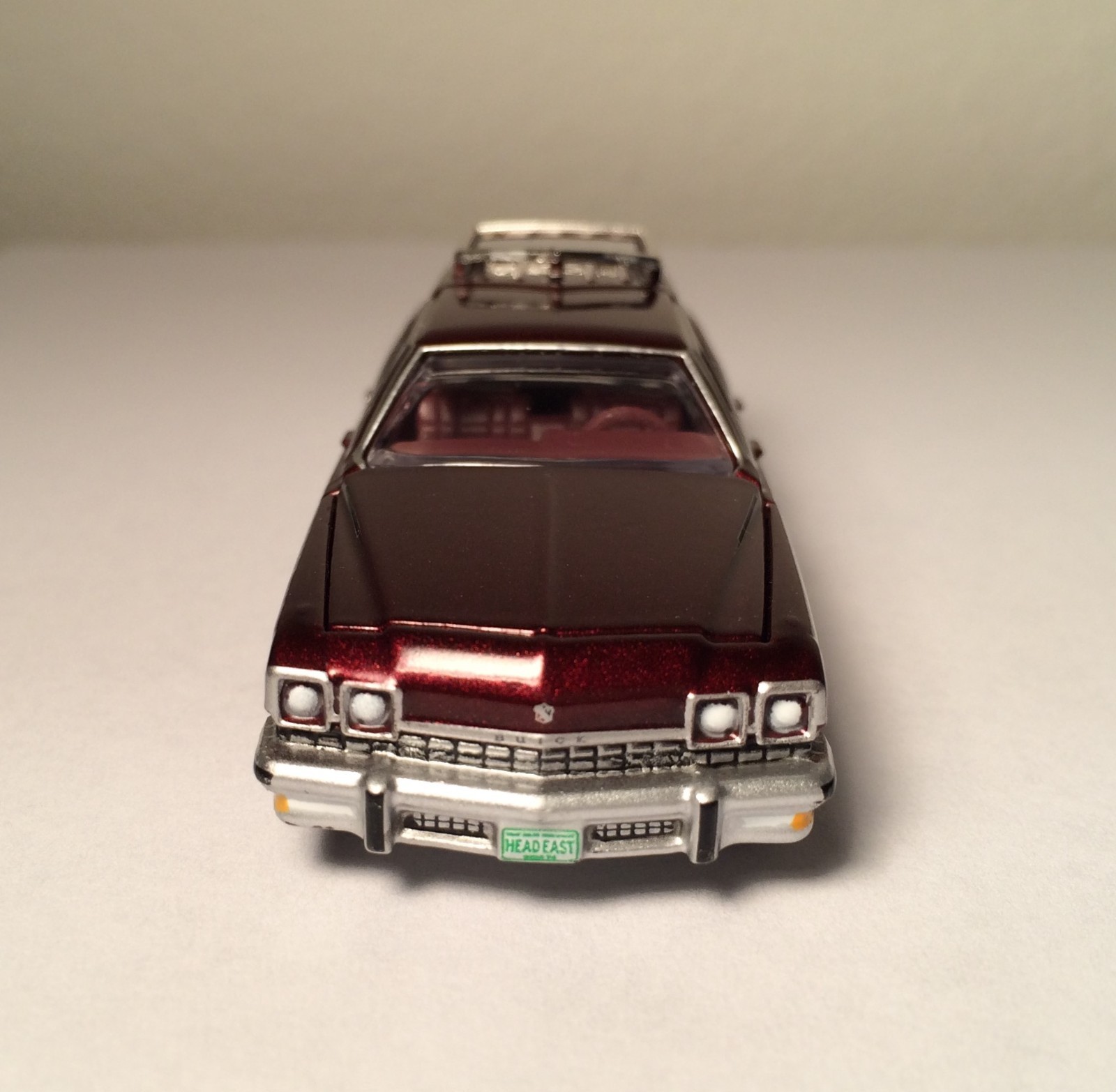 Auto World AW GM 1974 Buick Estate Station Wagon 1:64 1/64 Burgundy Model Car