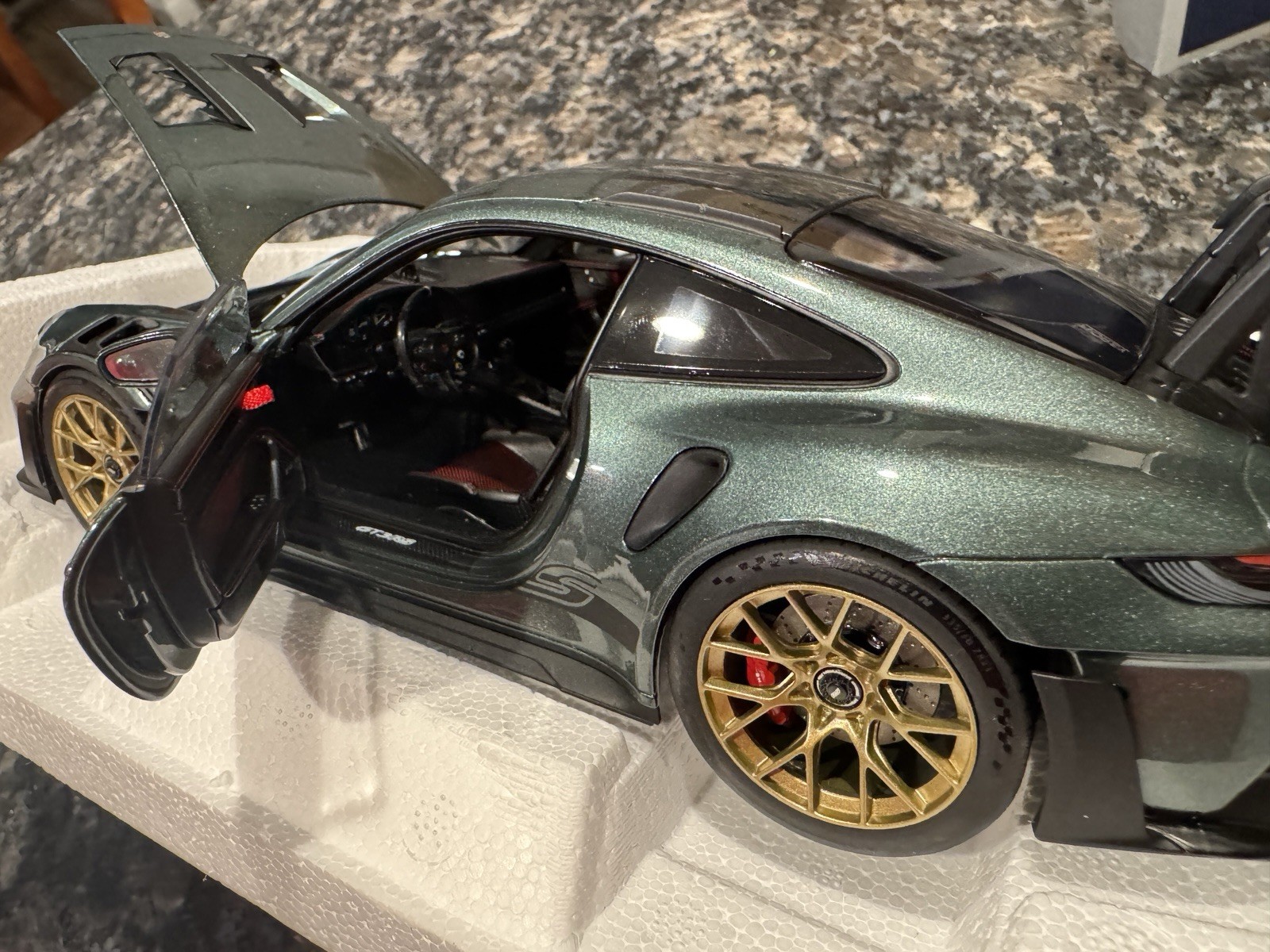 1/18 Norev Porsche 911 (992) GT3 RS 2022 Dark Green Metallic Diecast *Retired*