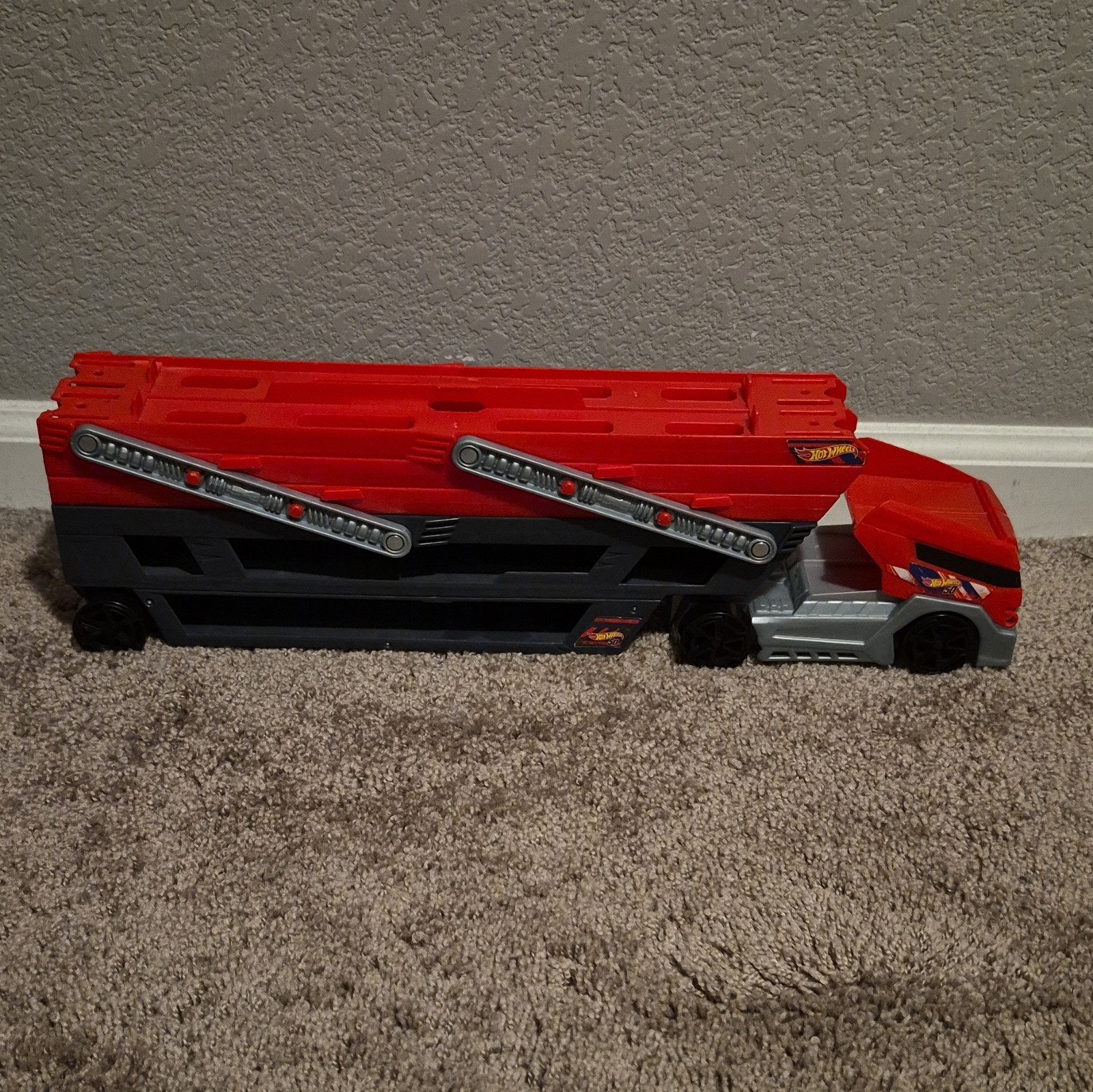 Hot Wheels Plastic Car Carrier Truck w/ Detachable Cab Red Black Gray 18 In