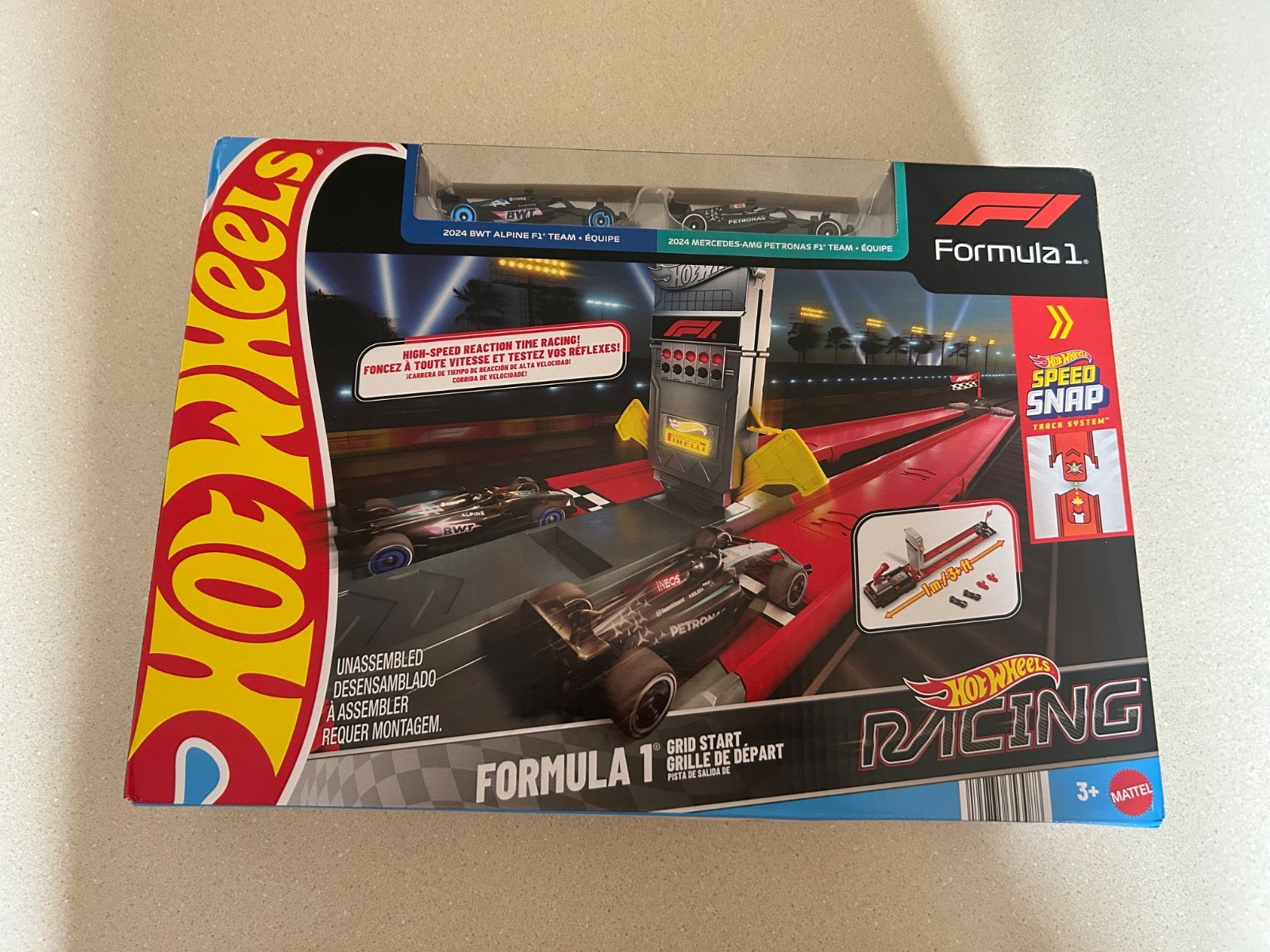 Hot Wheels Racing Formula 1 Grid Start Playset with 2 F1 Cars 2026 New Drag Race