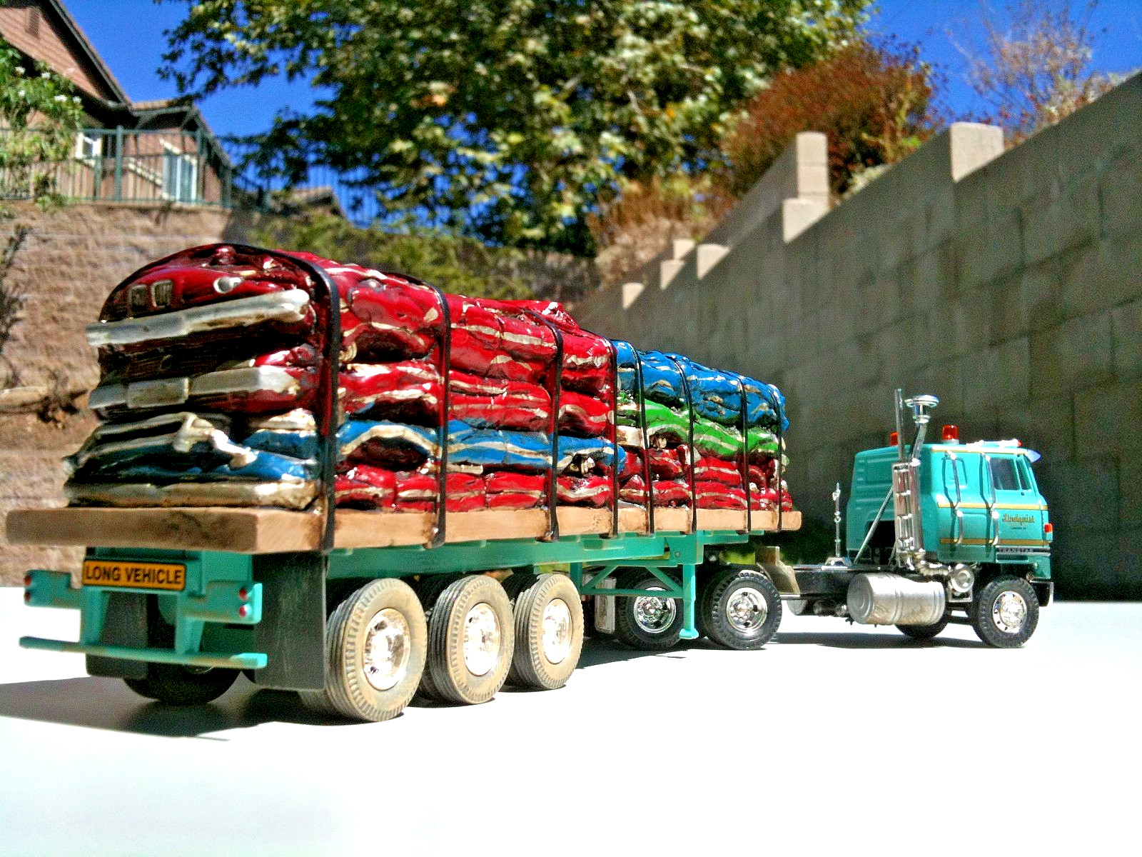 Corgi Heavy Haulers International Transtar with Crushed Car Load 1:50 Scale
