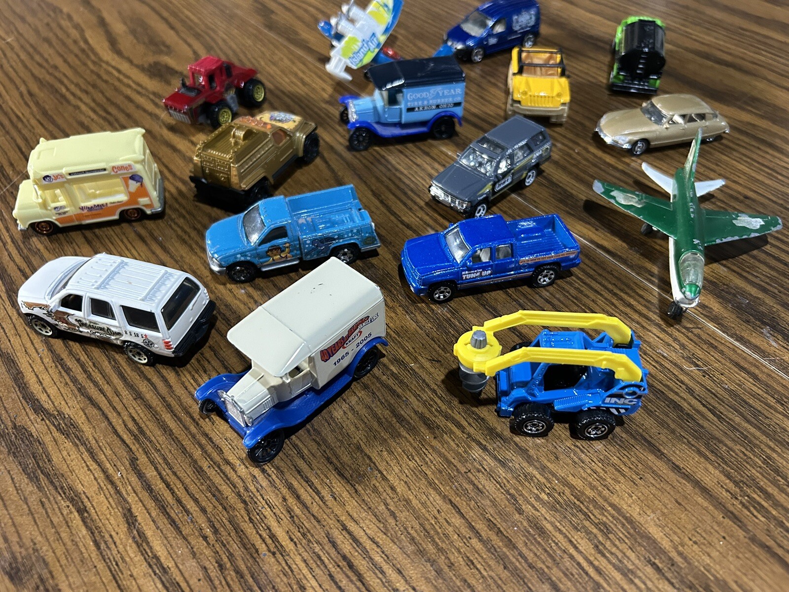 Matchbox ONLY Loose Random Lot Of 16 Cars Trucks Planes Tractor Various Years