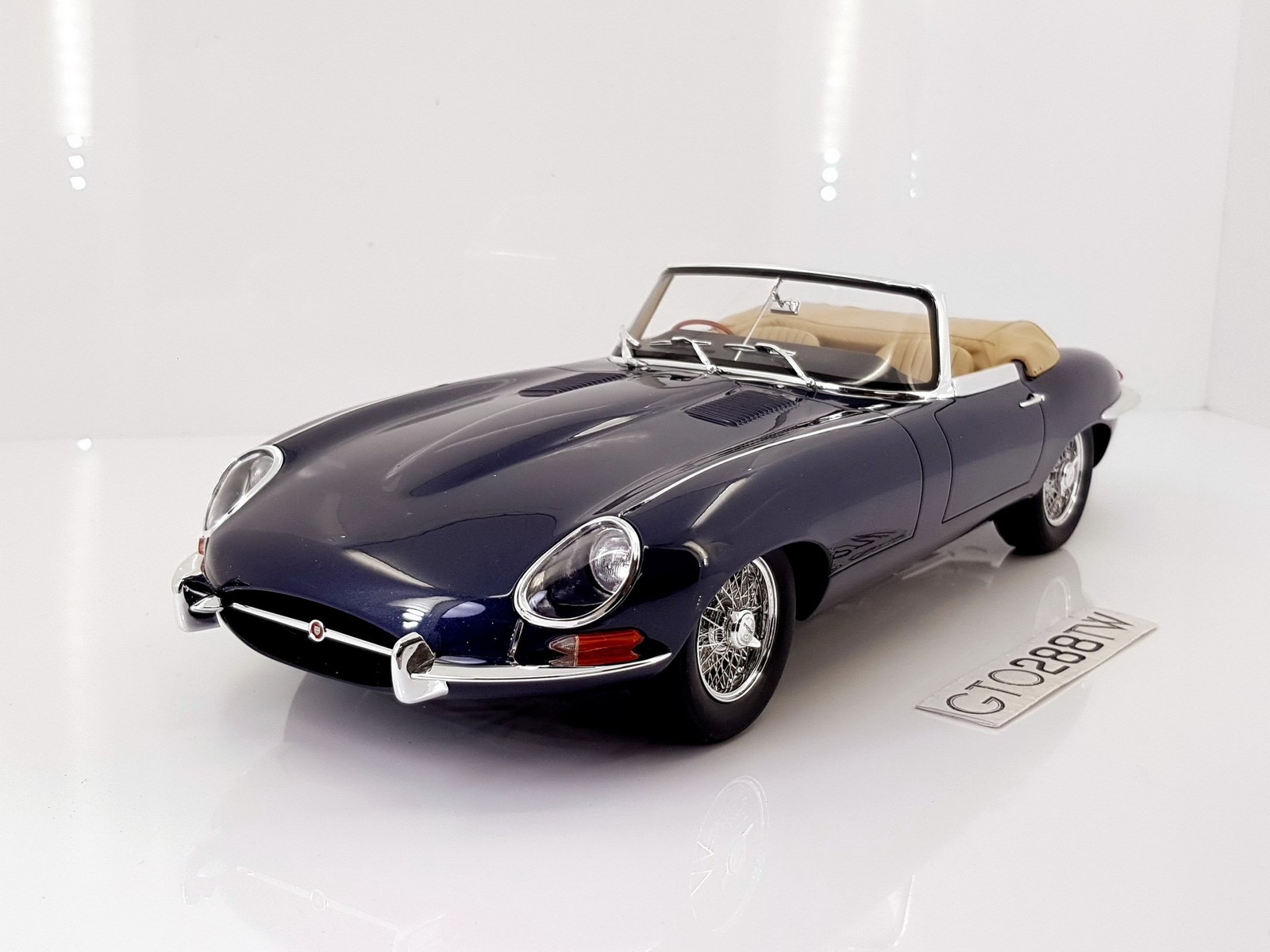 GT Spirit 1:12 scale Jaguar E Type Roadster/Cabriolet Dark Blue Metallic (GT219)