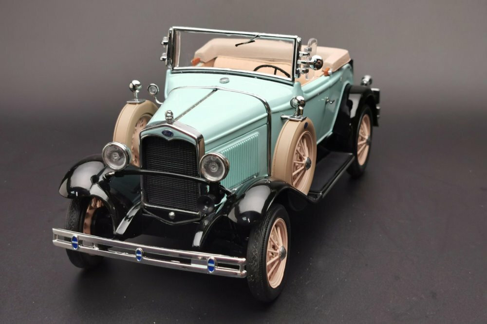 1931 FORD MODEL A ROADSTER 1/18 scale DIECAST CAR SUN STAR 6126
