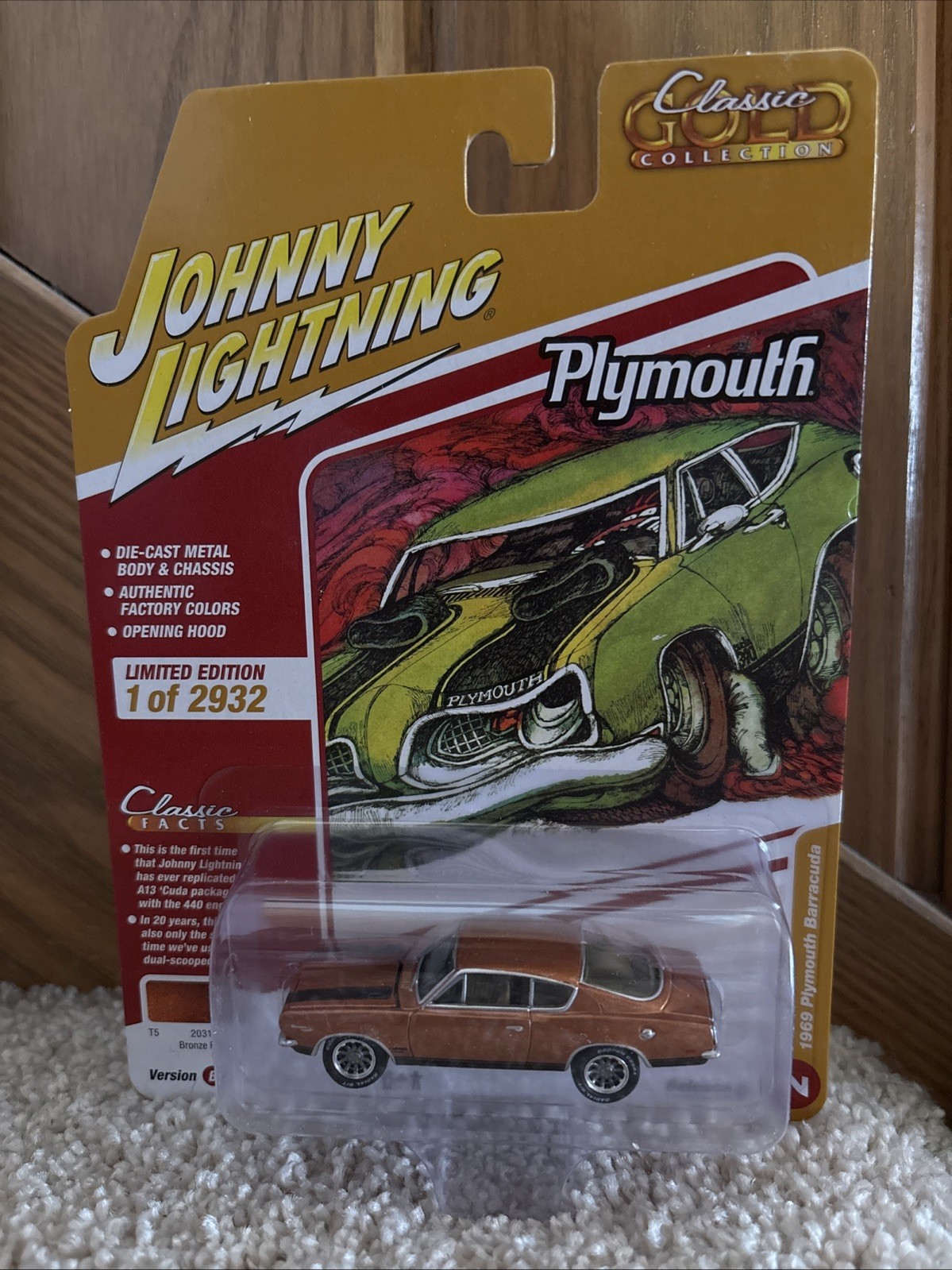 Johnny Lightning Classic Gold VER. B 1969 Plymouth Barracuda BRONZE FIRE JLCG032