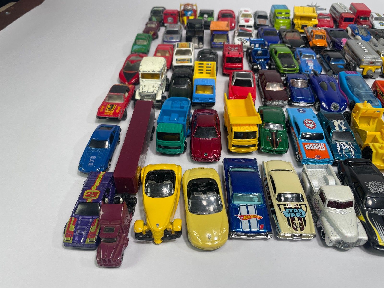 Hot Wheels Matchbox Miasto Other Mixed Years Vintage & Modern Loose Lot Of 143