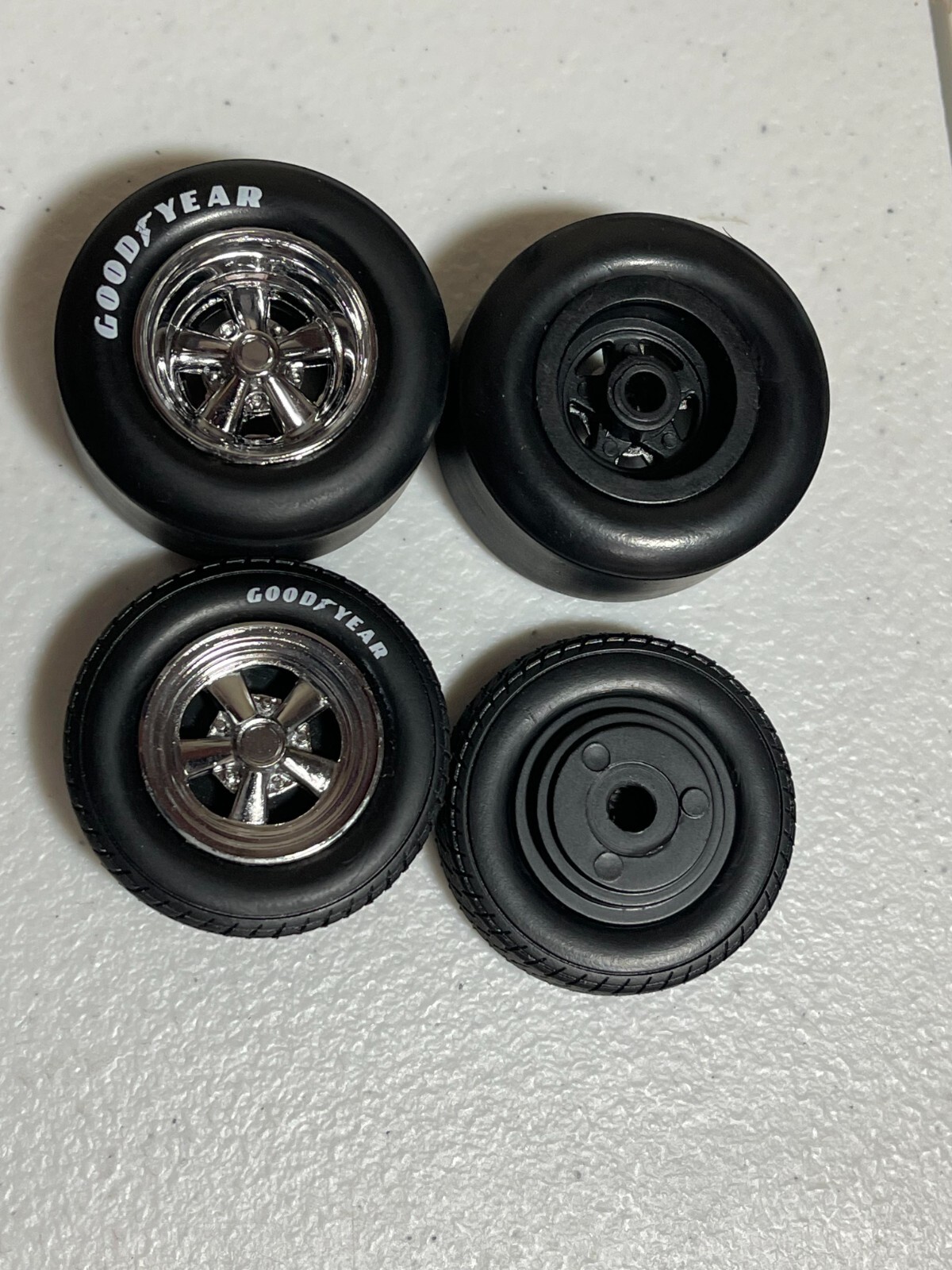 1/18 GMP MUSCLE CAR DEEP DISH 5 SPOKE DRAG WHEELS AND GOODYEAR TIRE SET 19005