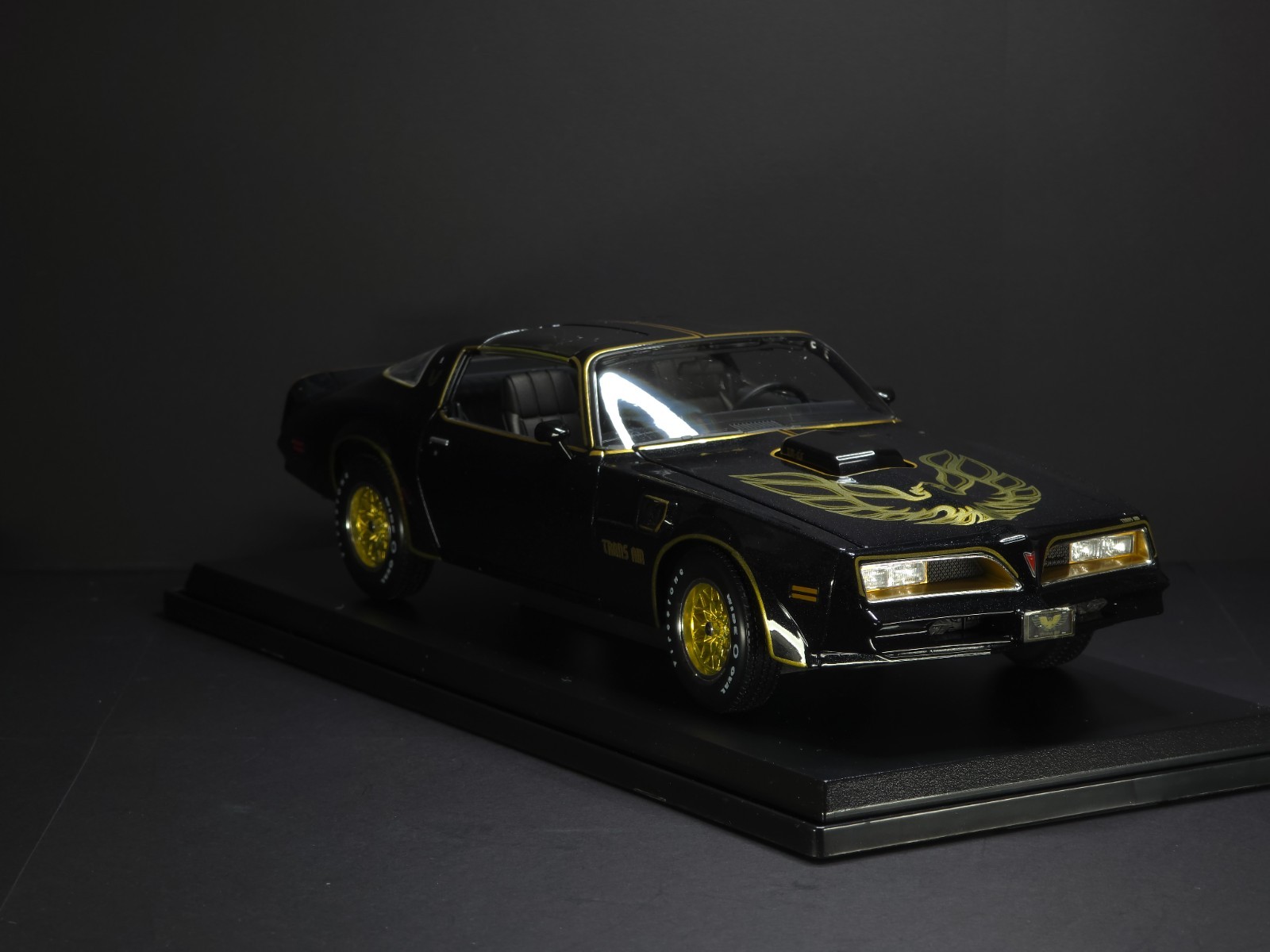 Pontiac Firebird Trans Am 1:18 Maisto Exclusive Style Special Edition – Black