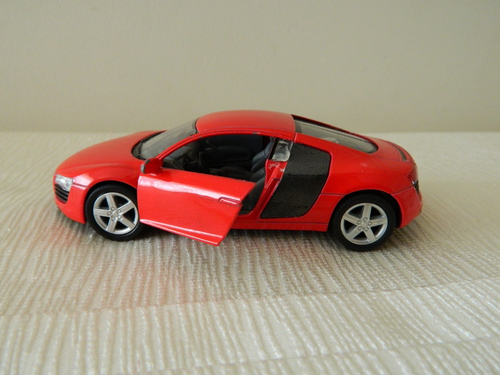 Audi R8 Red KiNSMART TOY Car Model KT5315 1/36 Scale Diecast Metal Open Doors