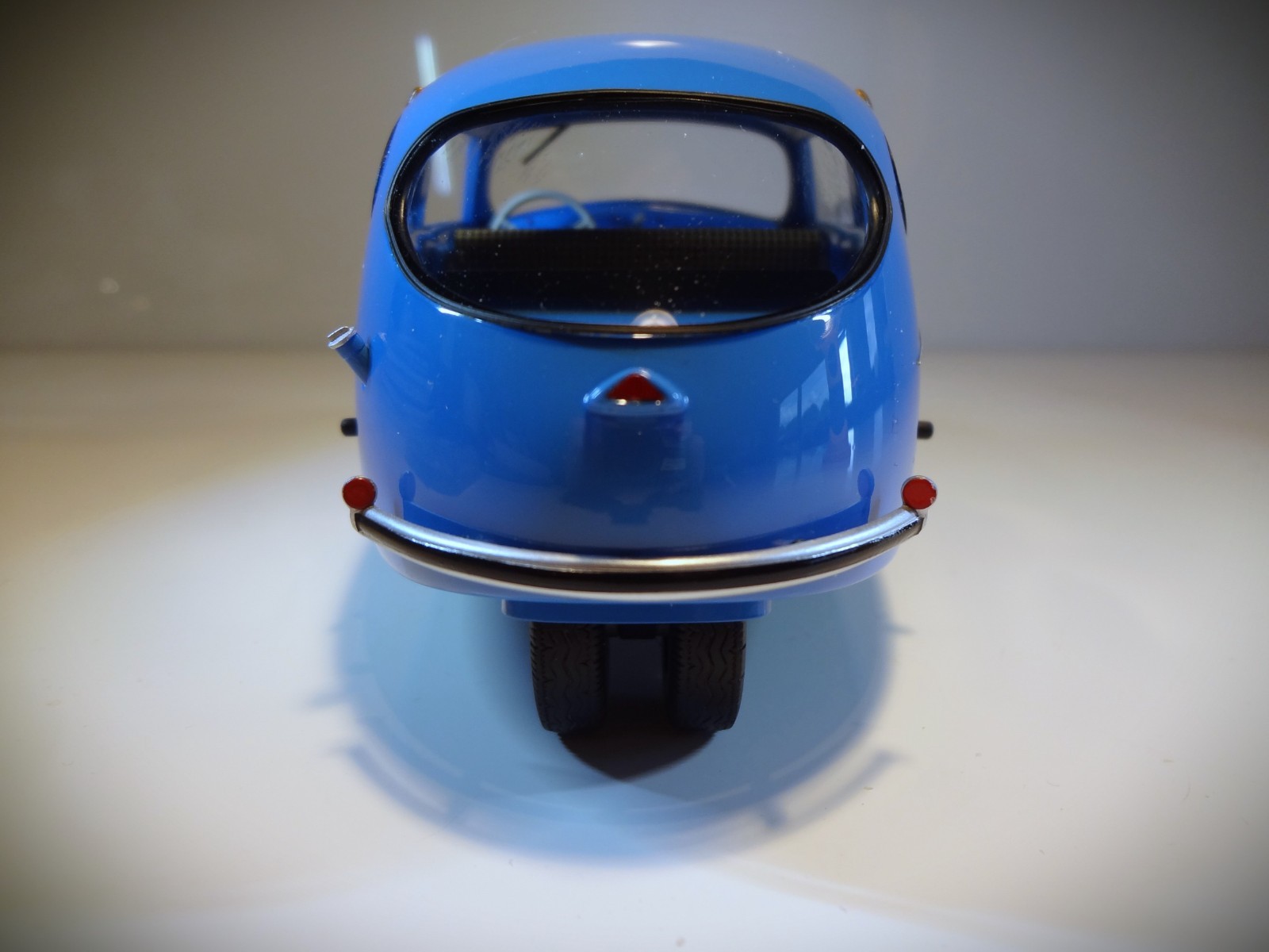 DNA Collectibles 1:18 – Modelauto – Fuldamobil S6 – Limited Edition of 320 pcs.