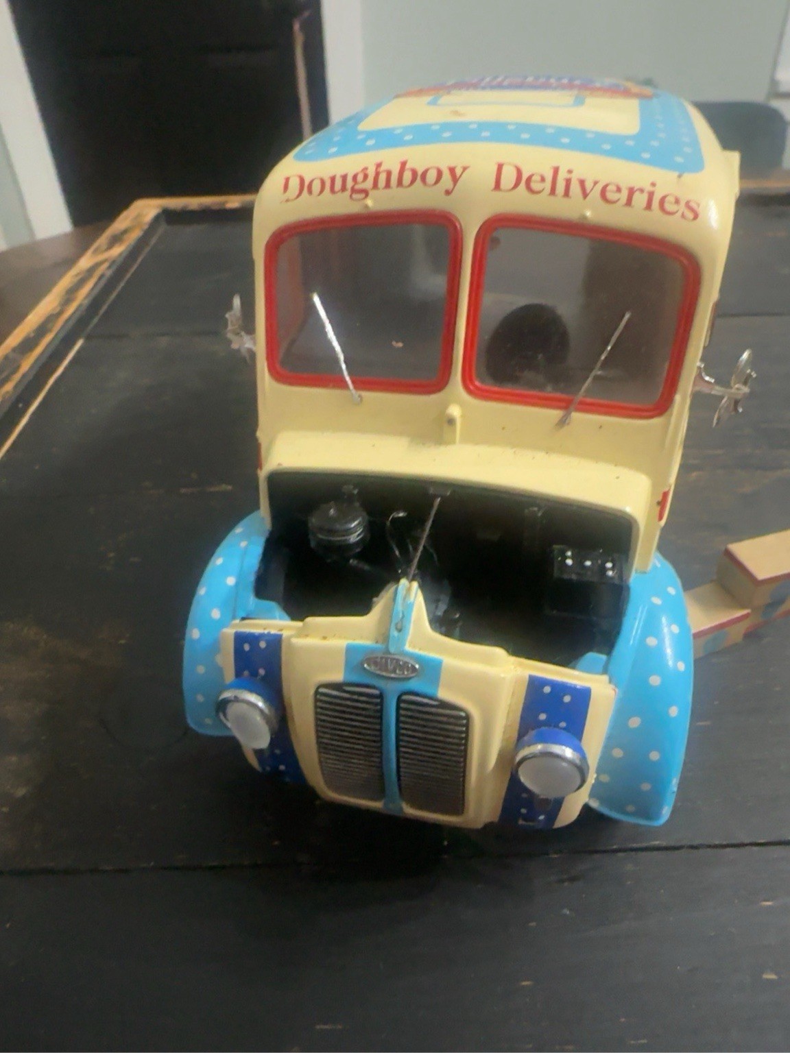 1950 DIVCO milk truck Pillsbury Doughboy Deliveries 1:24 Parts Repair