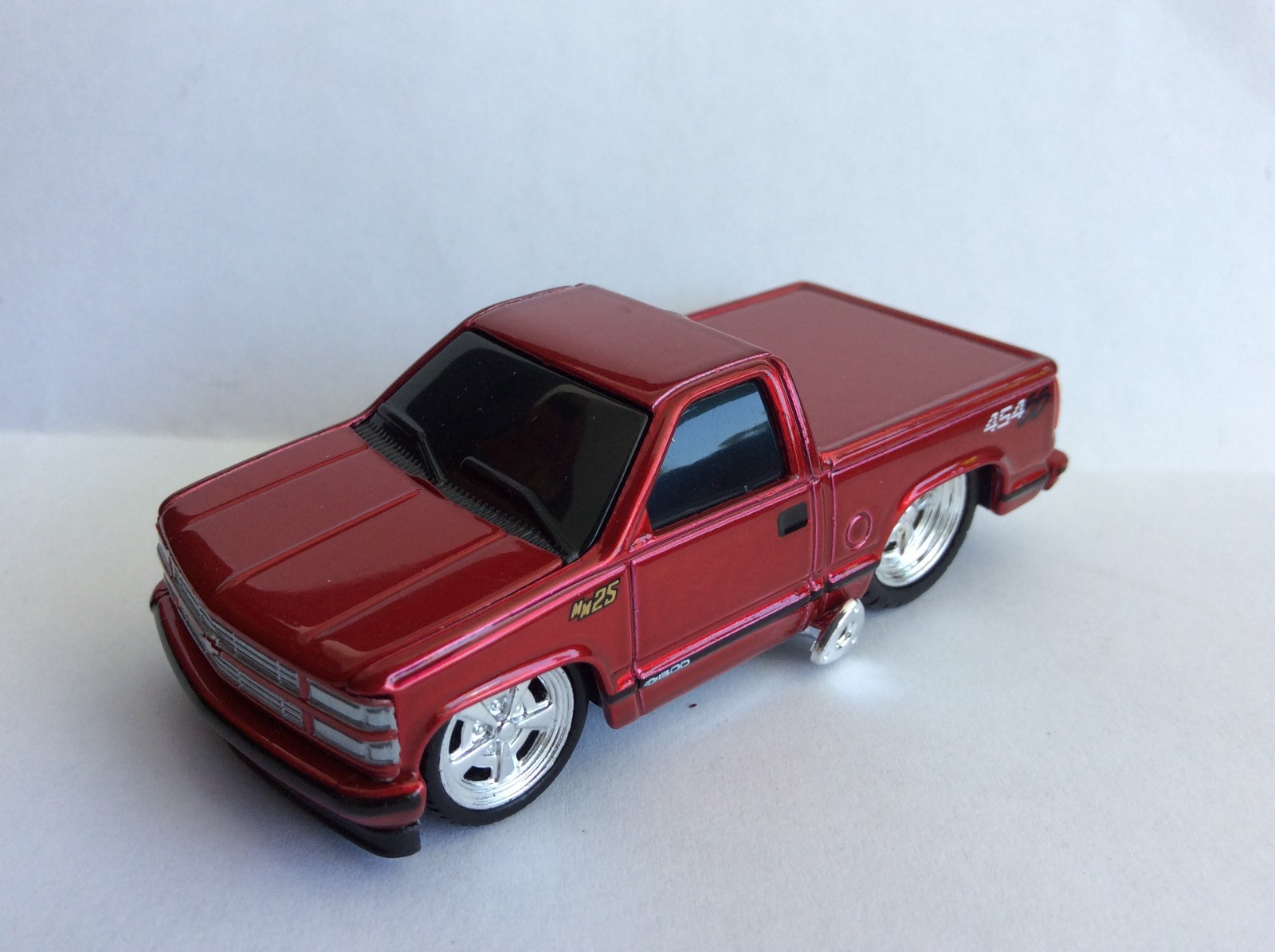MUSCLE MACHINES 1993 CHEVROLET 454 SS PICKUP TRUCK – 1/64 DIECAST – RED