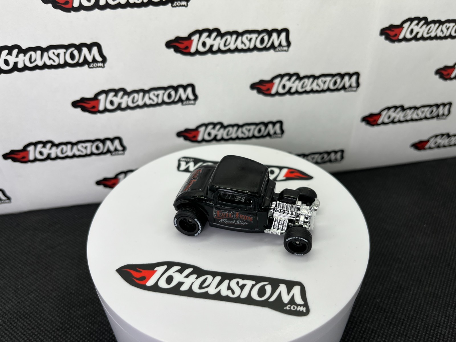 Hot Wheels ’32 Ford Custom Evil Iron Speed Shop Pin UP Rat Rod Real Riders, Card