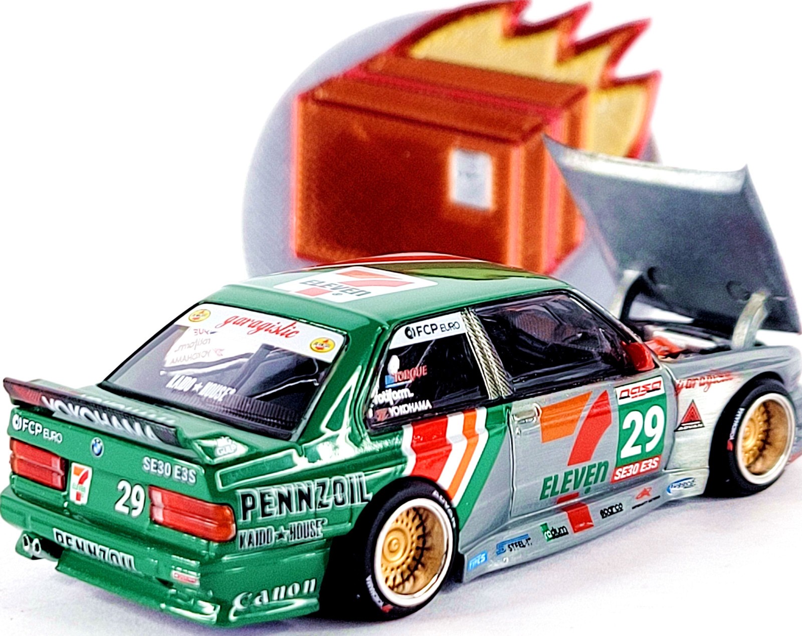 Kaido House x Mini GT BMW M3 E30 Larry Chen V1 7-Eleven KHMG217 🟥🟩⬜ CHASE 🏆