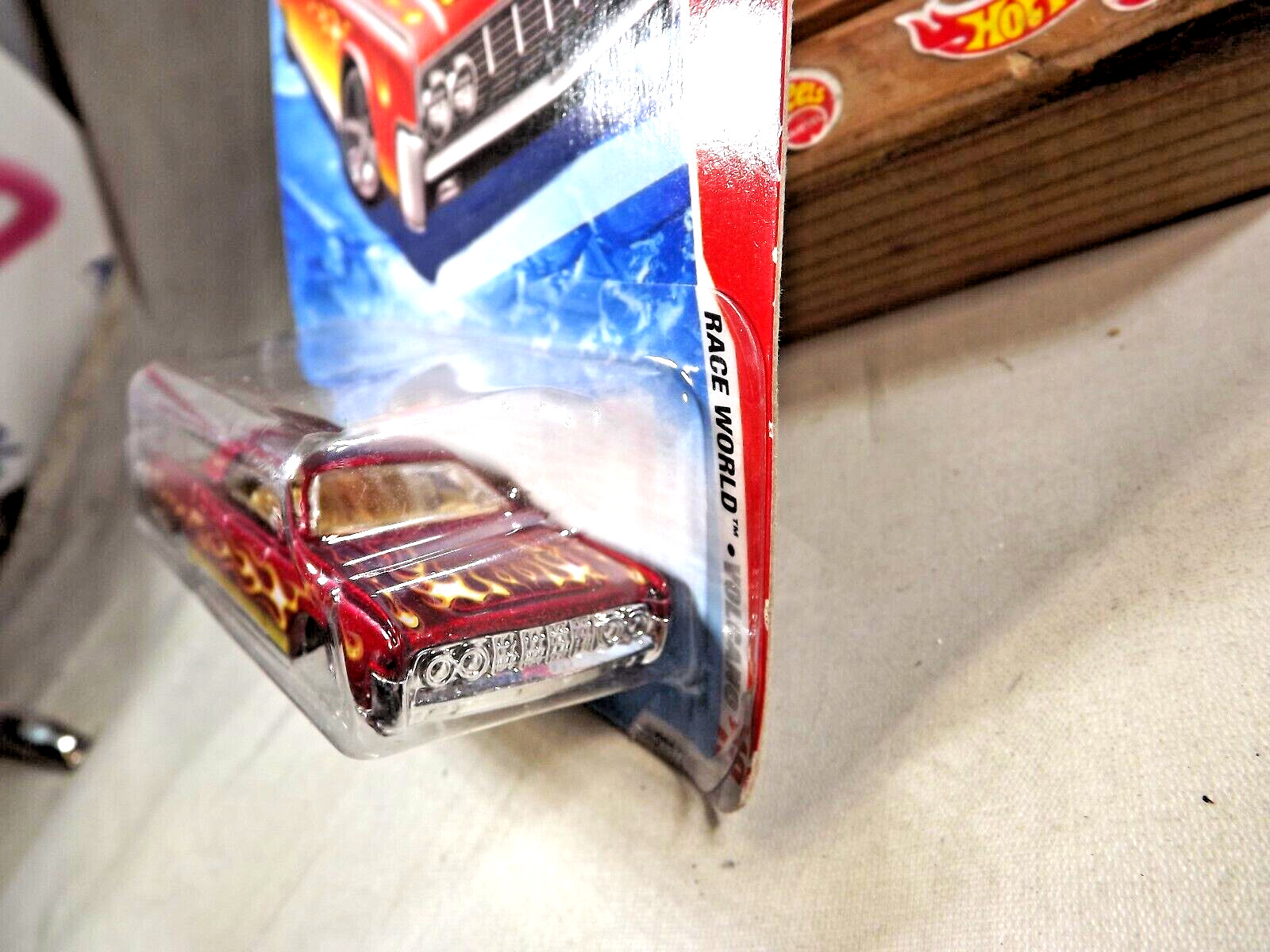 2010 Hot Wheels #211 Race World-Volcano 3/4 ’64 LINCOLN CONTINENTAL Red w/OH5 Sp
