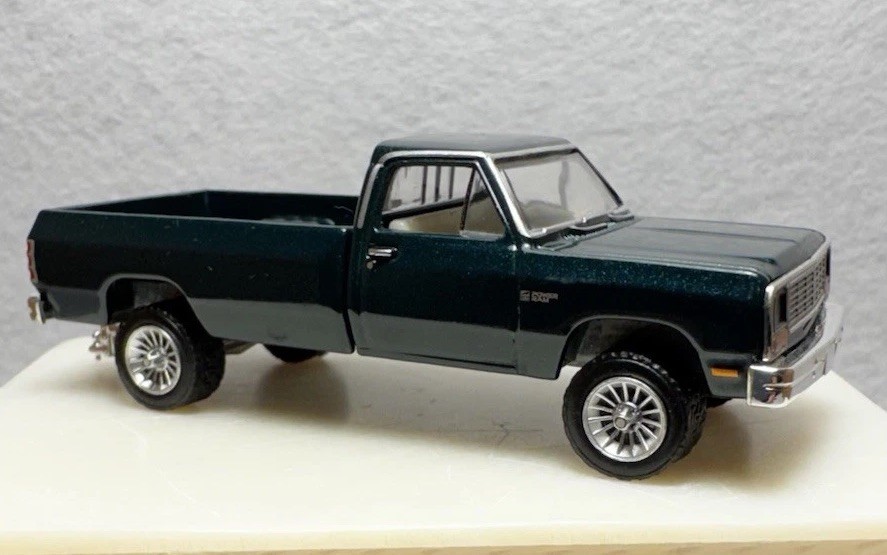 Greenlight 1982 Dodge Ram W250 GREEN 1:64