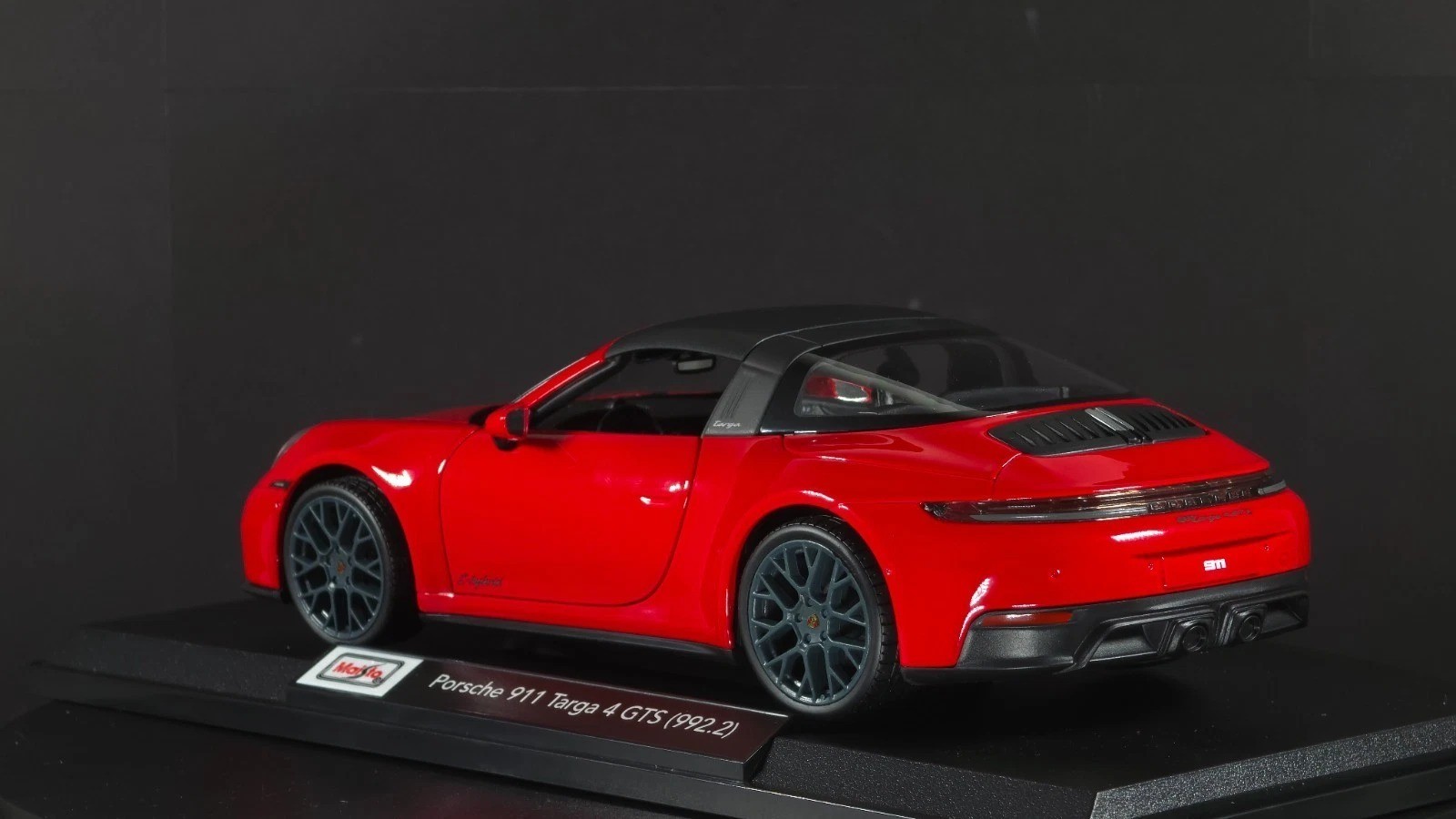 Porsche 911 Targa 4 GTS (992.2) 1:18 Maisto Exclusive Style Special Edition red