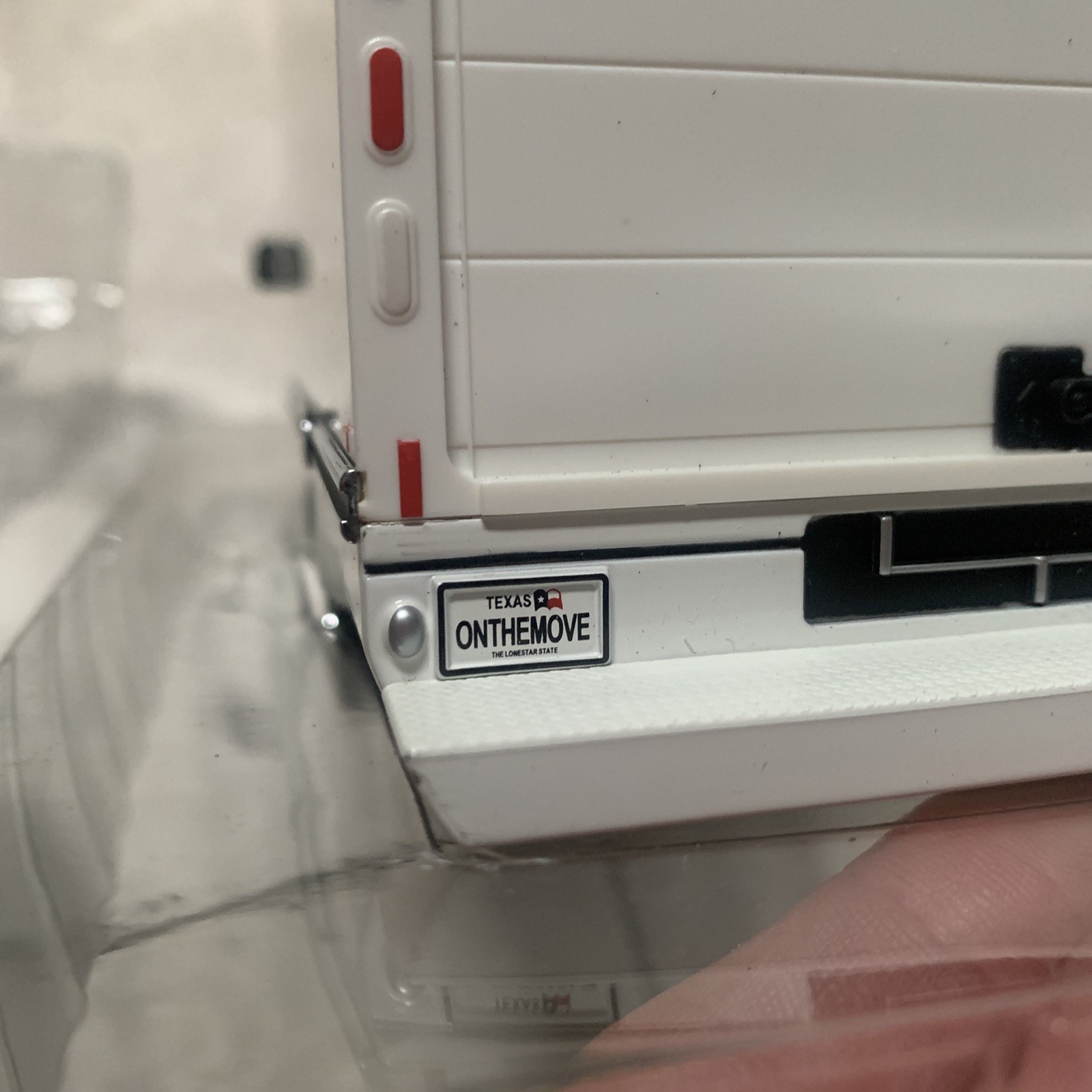 Ford E-350 Diecast Moving Truck Cargo Van 1/24 Scale NEW Plain White On the Move