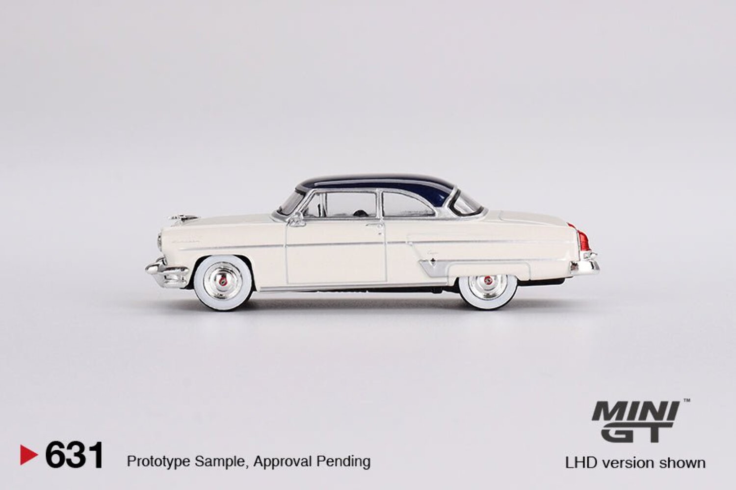 Mini GT 1:64 Lincoln Capri 1954 – Arctic White / Atlantic Blue
