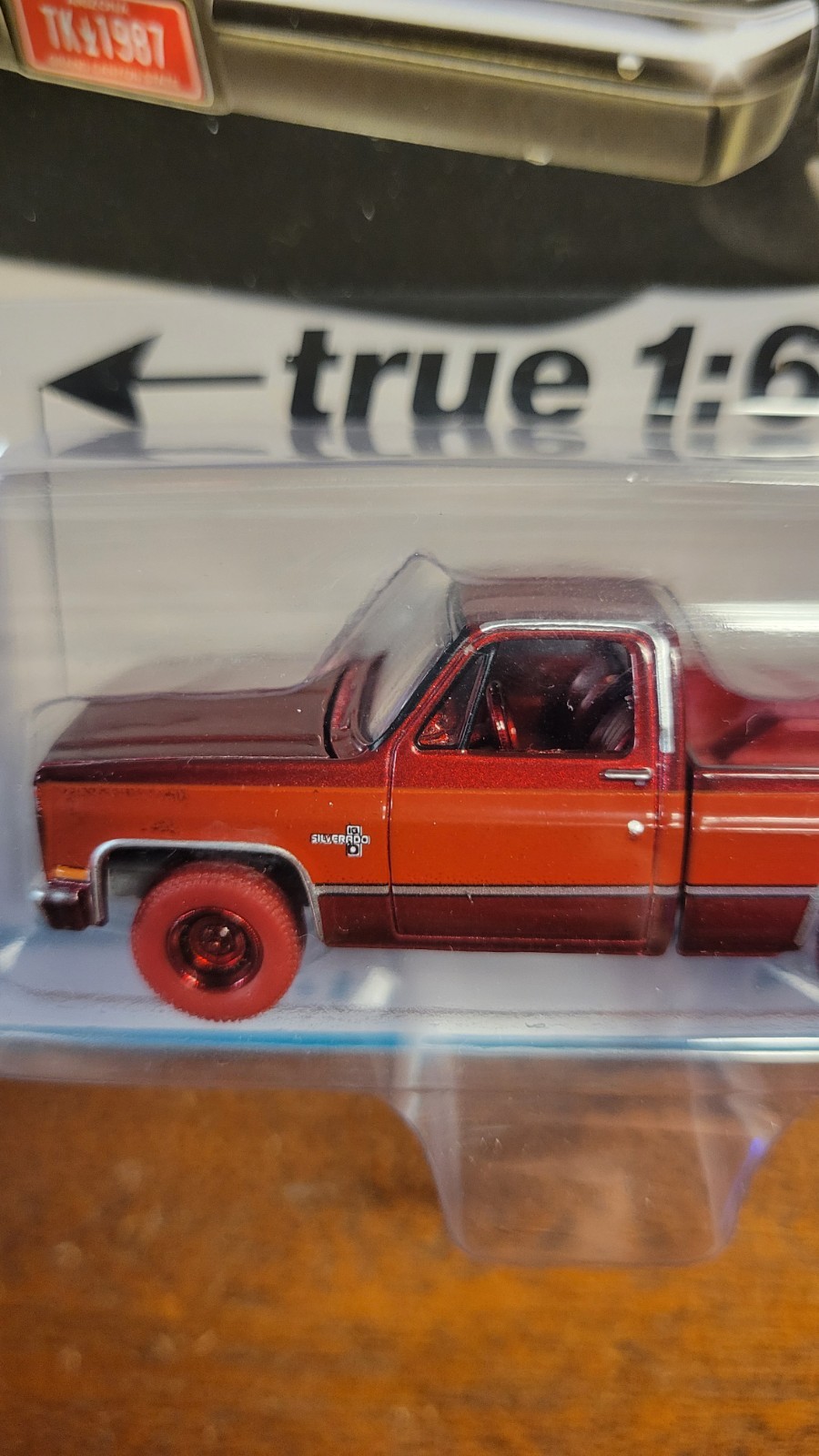 Auto World 2022 Muscle Trucks, 1987 Chevy Silverado R10 Fleetside, red CHASE
