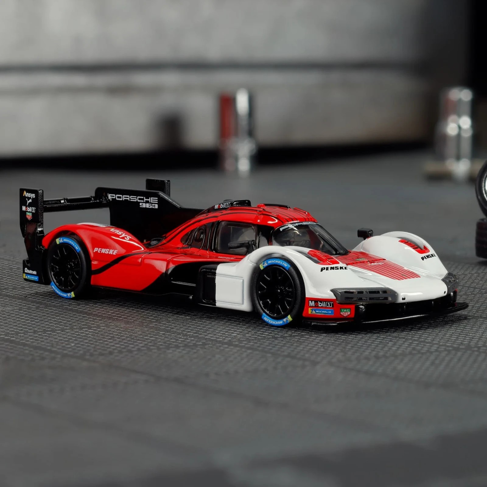 2025 Hot Wheels Elite 64 Porsche 963 Penske Racing With Protector