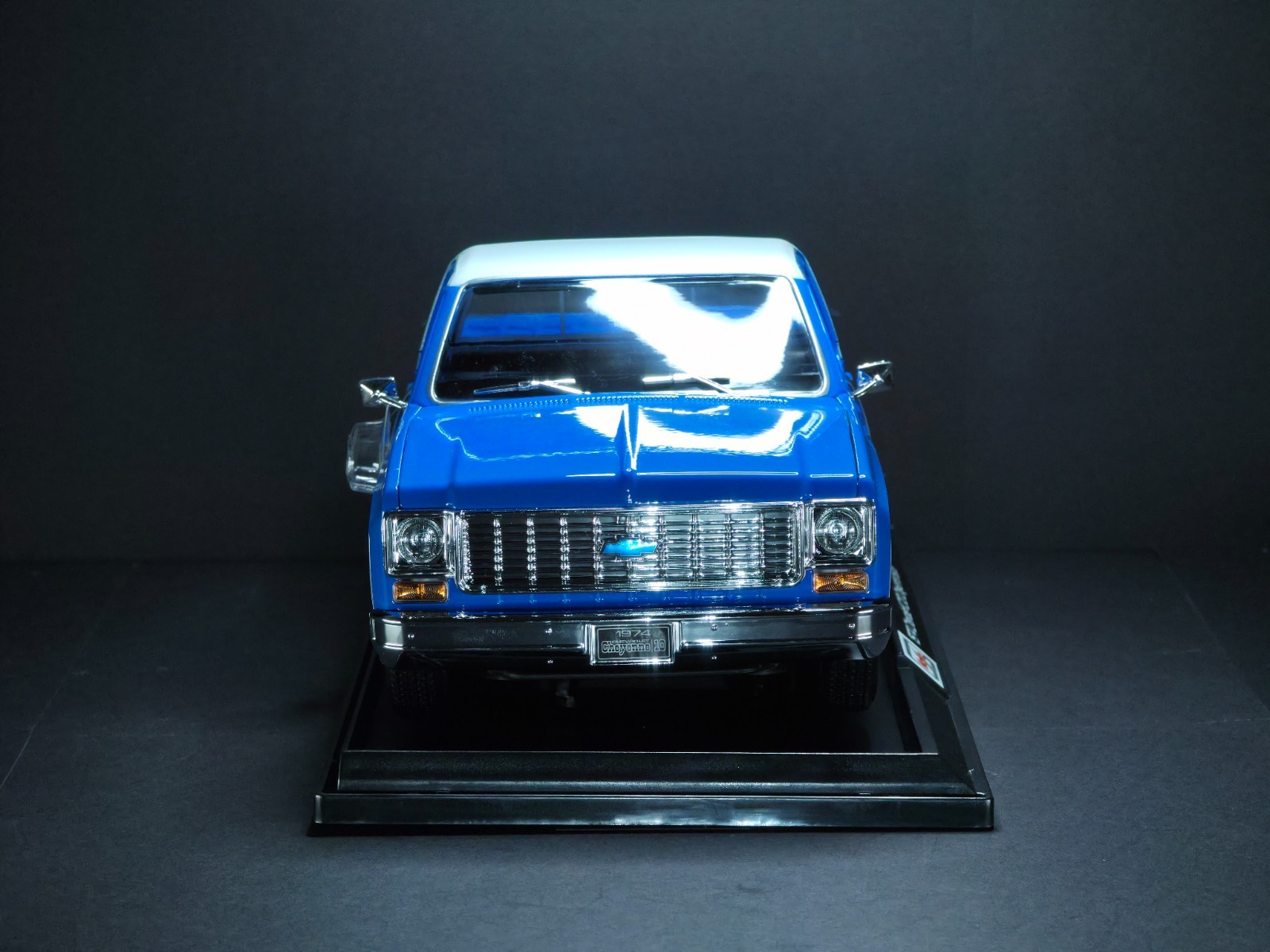 1974 Chevrolet C10 Cheyenne Super 1:18 Maisto Exclusive Style Special Edition
