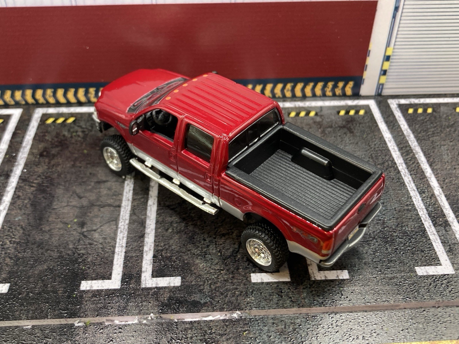2004 Ford F-250 Super Duty Lifted 4×4 Truck 1/64 Diecast Custom Off Road Pickup