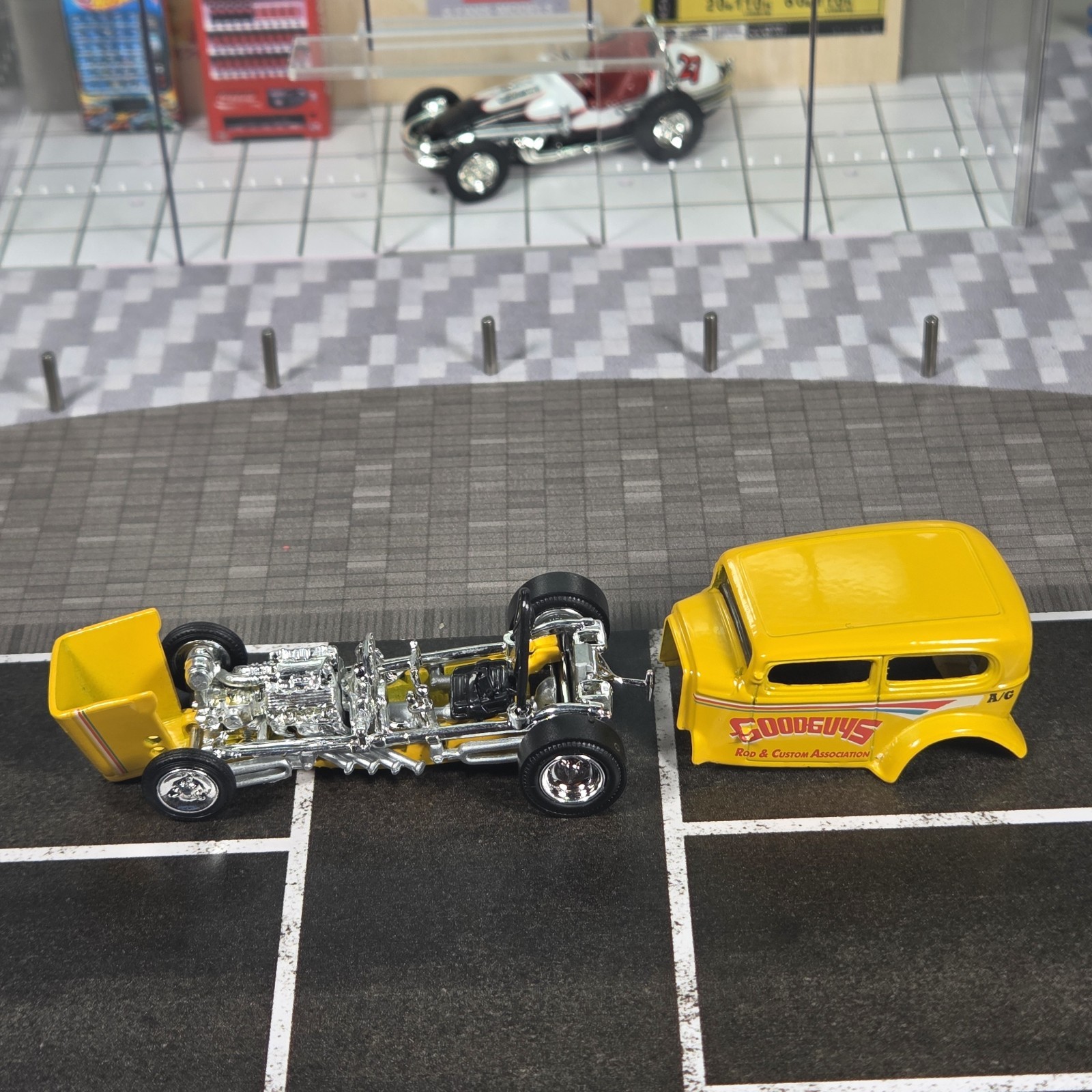 1:64 Hot Wheels LE 1932 32 Ford Vicky Yellow Goodguys Rod & Custom Association