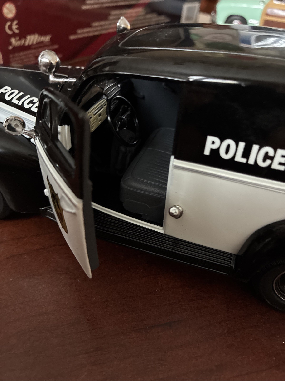 MATCHBOX 1940 FORD POLICE SEDAN DELIVERY METRO POLICE EST 1/18 SCALE