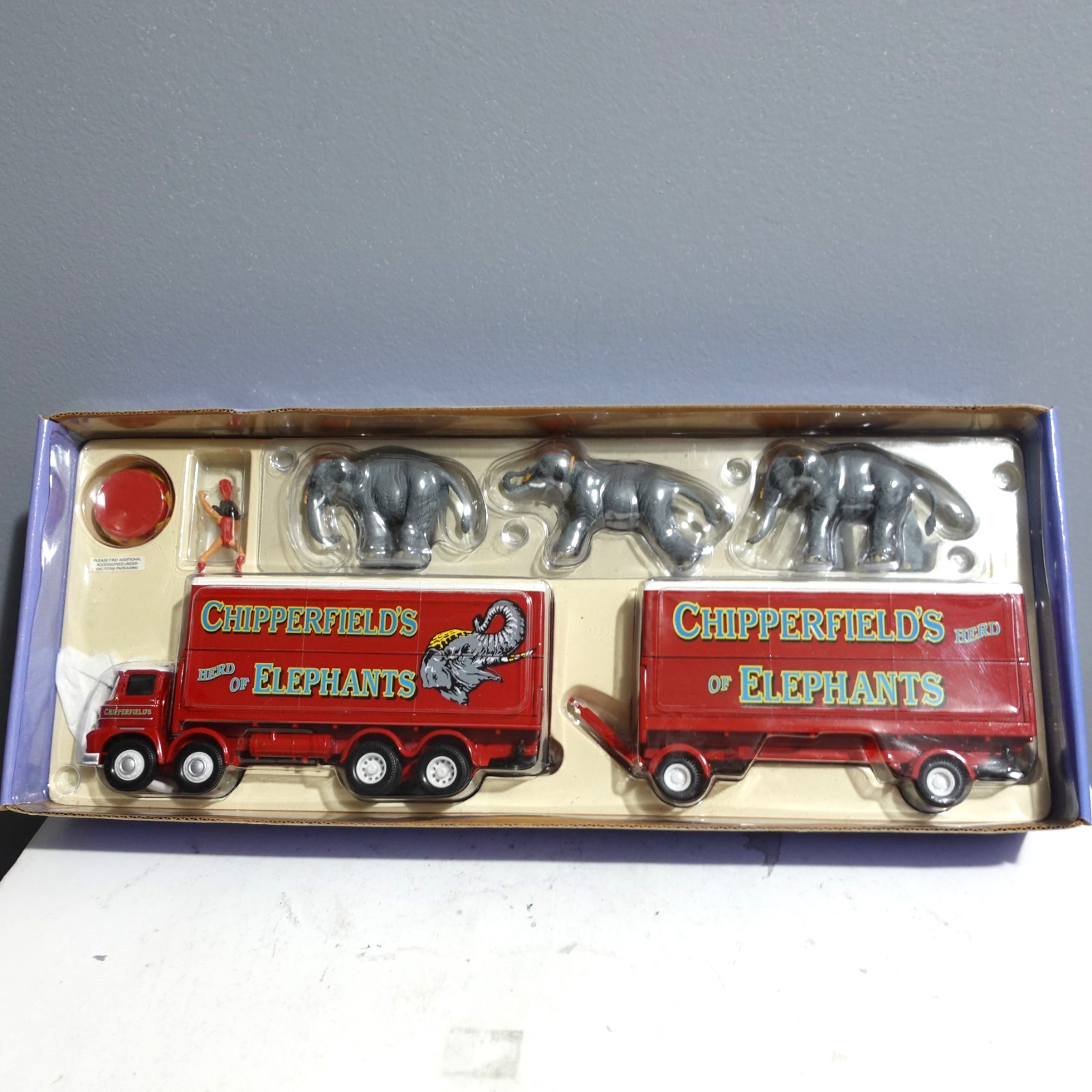 Corgi Diecast 31902 Chipperfields Foden S21 Lorry & Trailer With Elephants